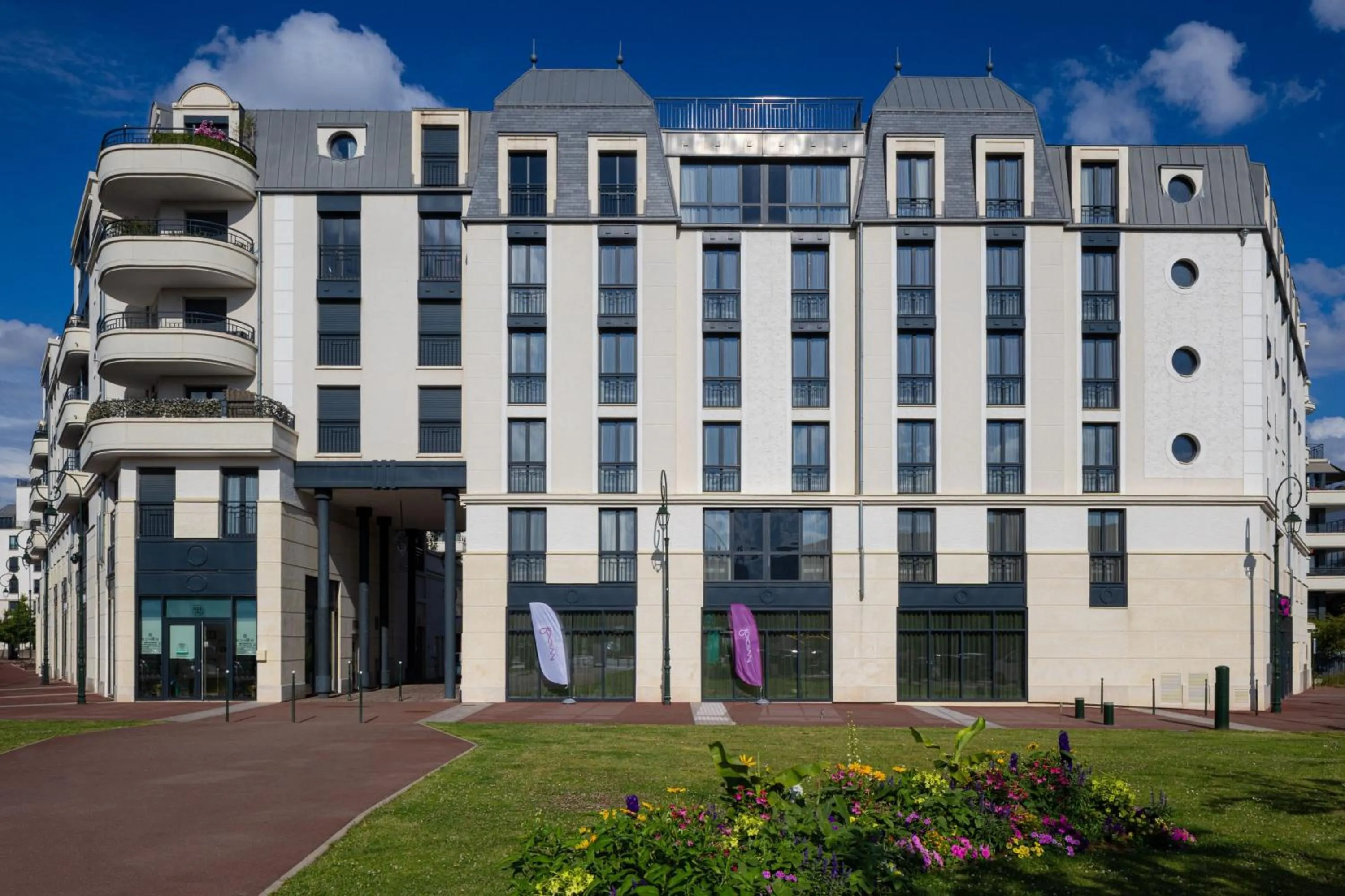 Property building in Moxy Paris Clamart