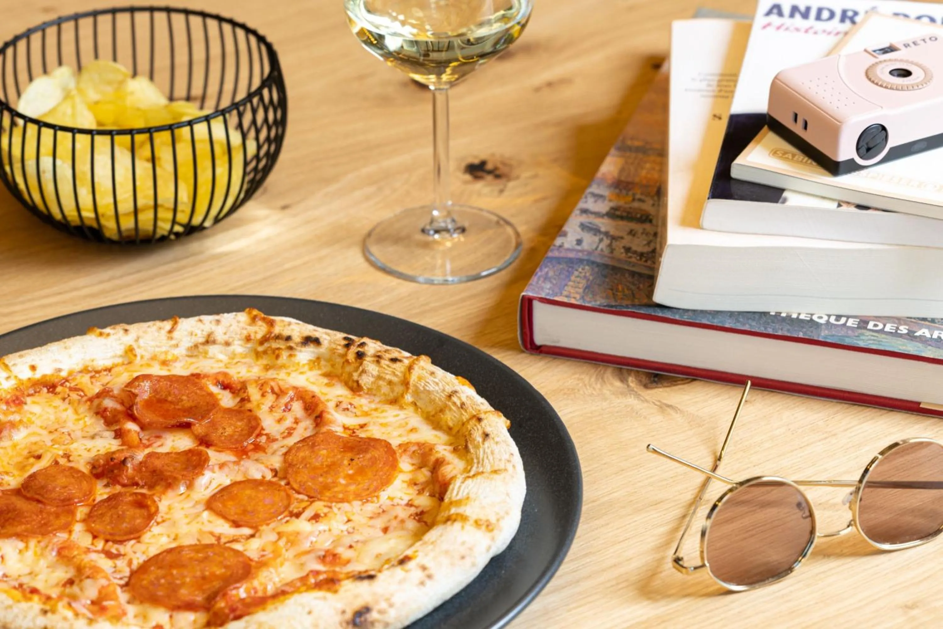 Restaurant/places to eat in Moxy Paris Clamart