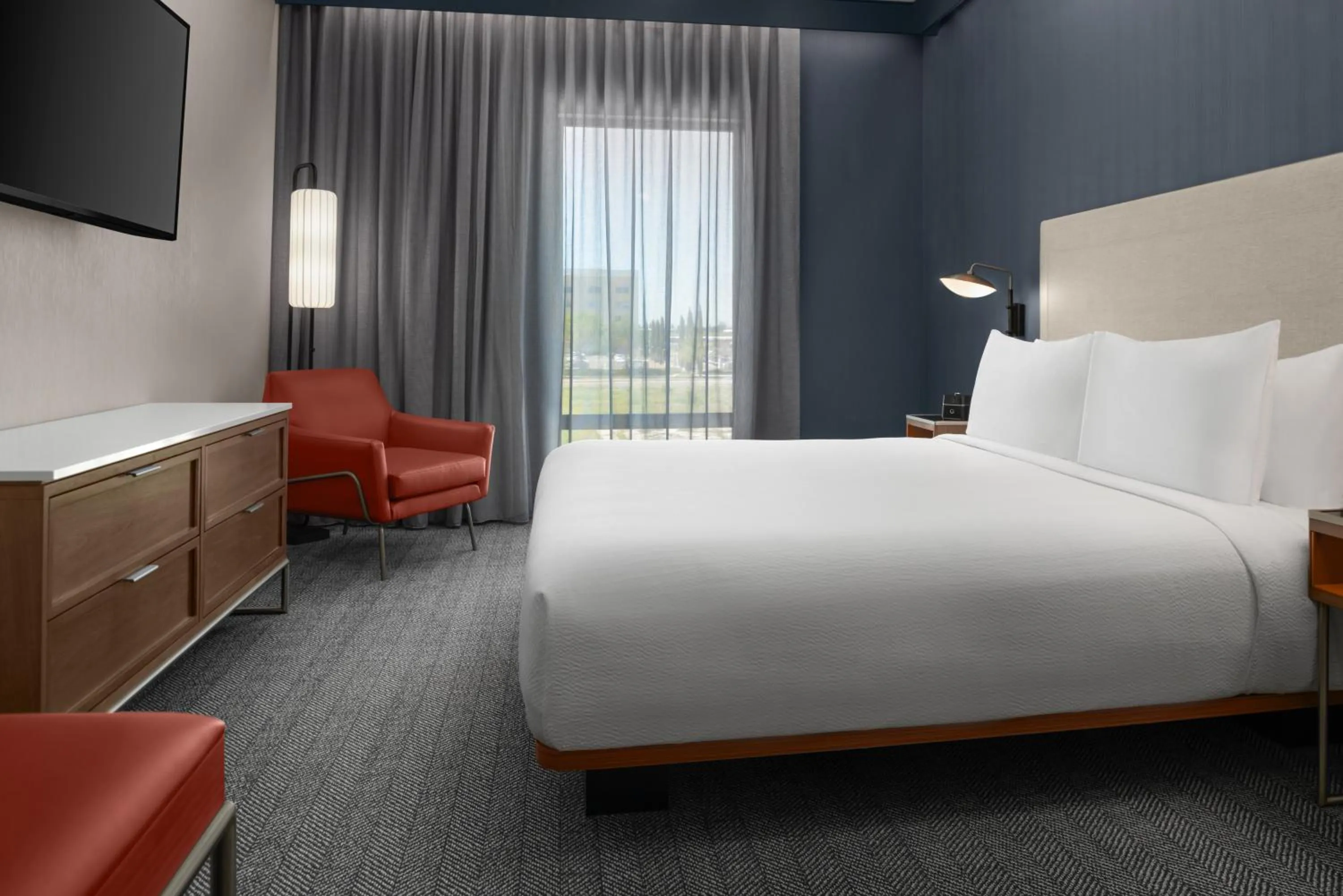 Bed in Courtyard by Marriott Modesto North
