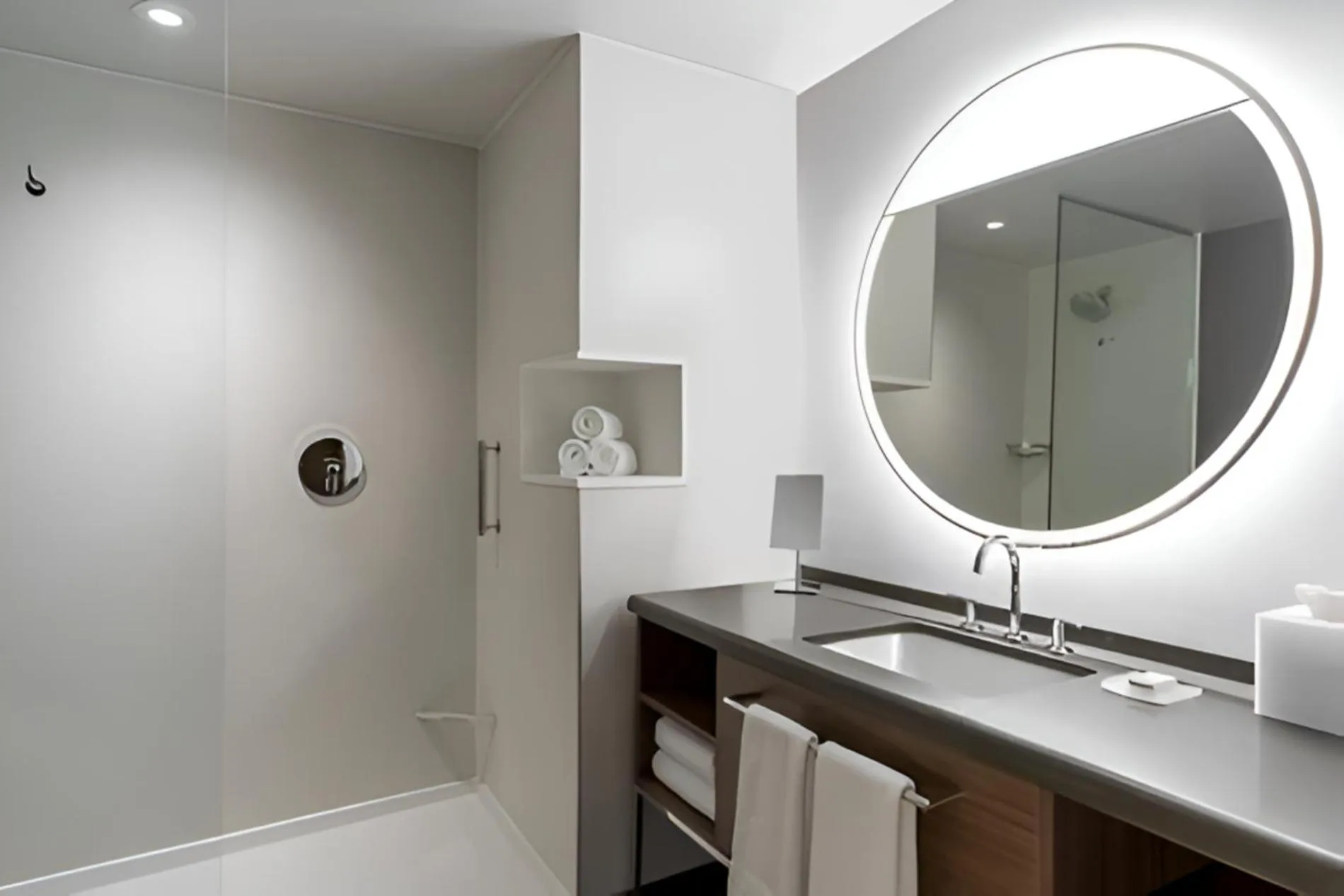 Bathroom in Courtyard by Marriott Modesto North