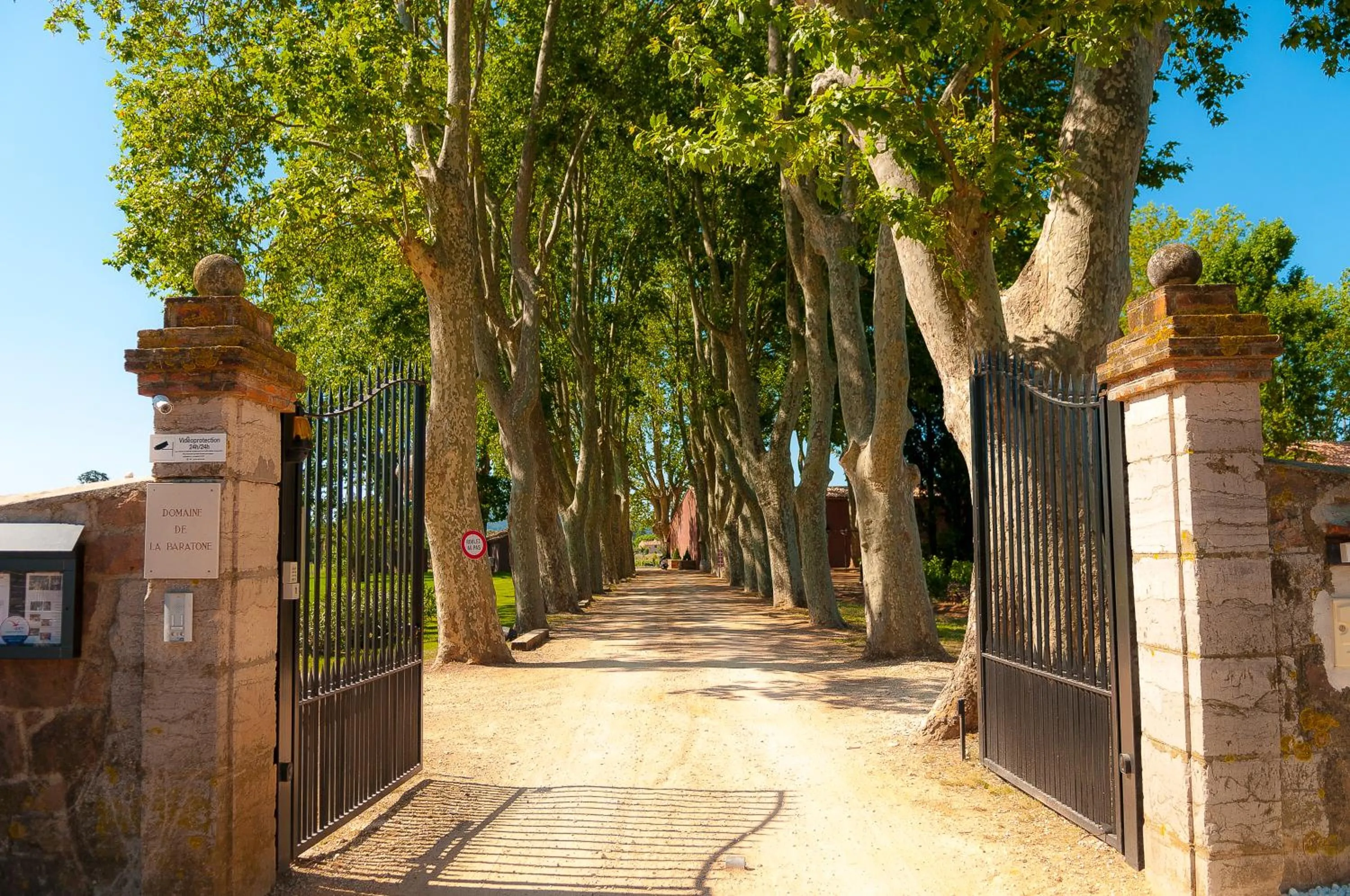 Shower in Domaine de la Baratonne