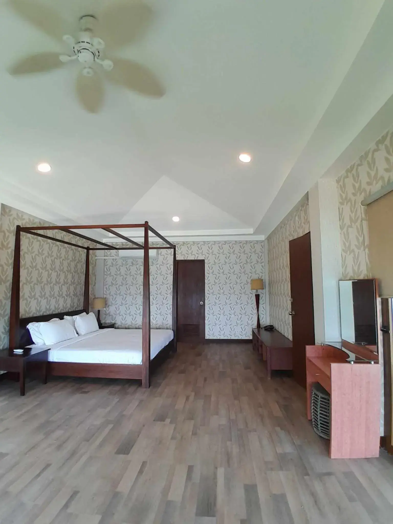 Bed in Cuna Mangodlong Paradise Beach Resort Bed in Cuna Mangodlong Paradise Beach Resort