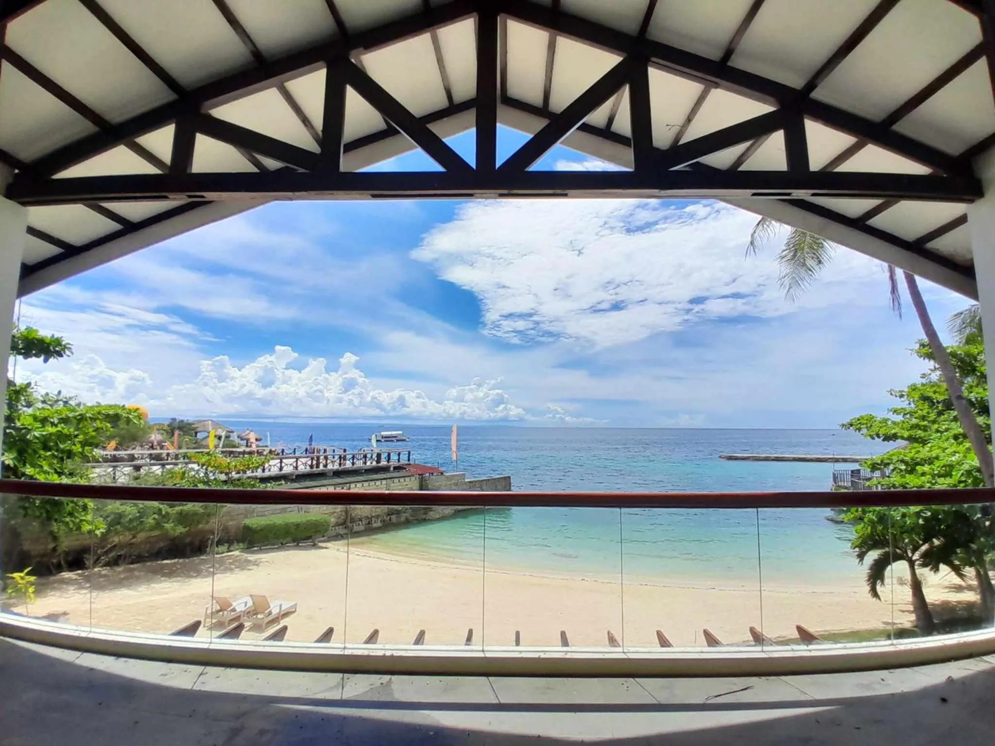 Cuna Mangodlong Paradise Beach Resort