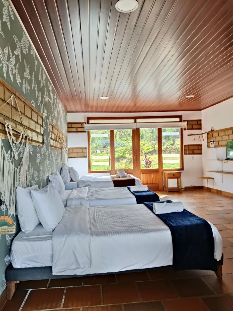 Quadruple Room with Private Bathroom in Hotel Pliosaurio Campestre