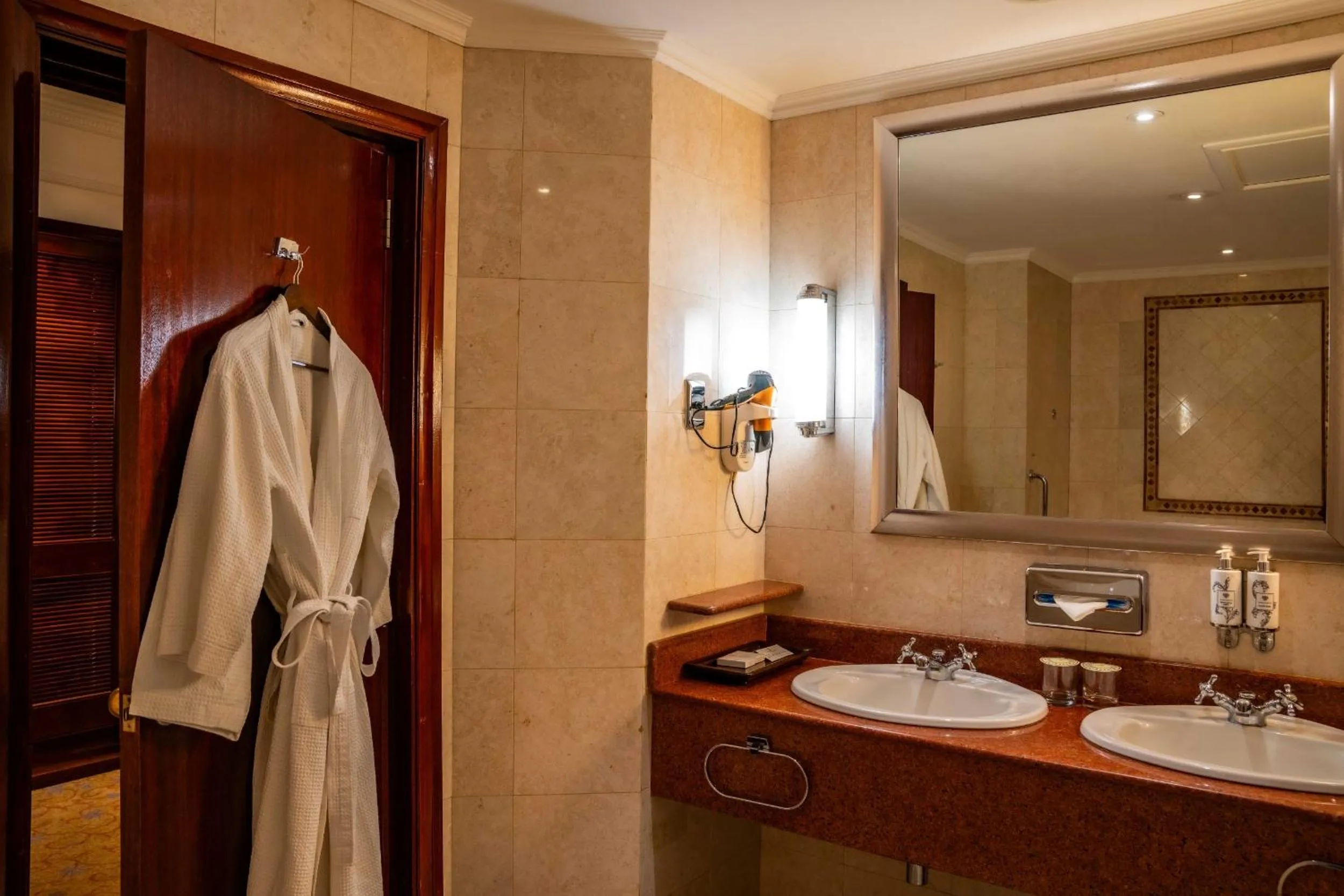 Bathroom in Polana Serena Hotel