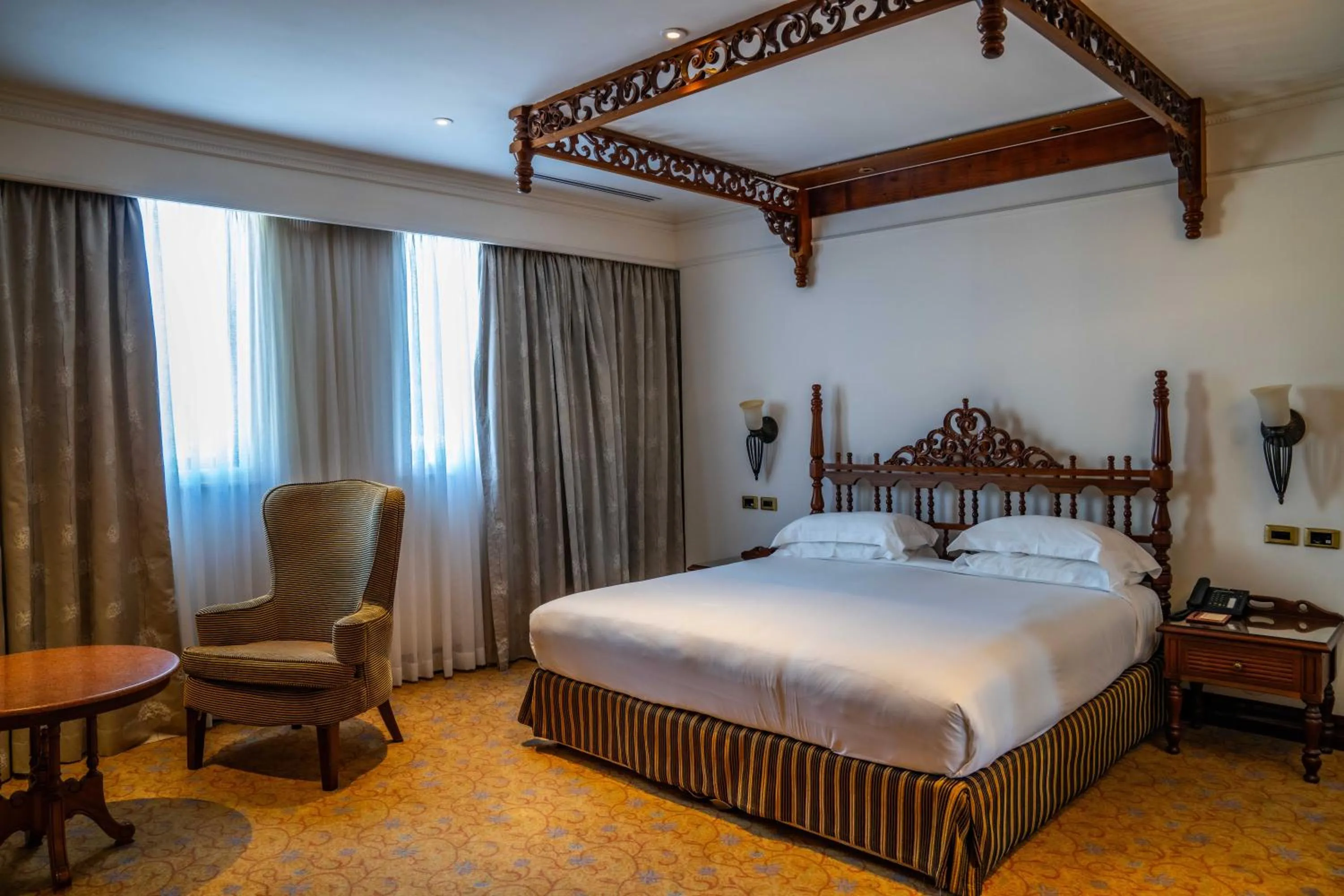 Bed in Polana Serena Hotel