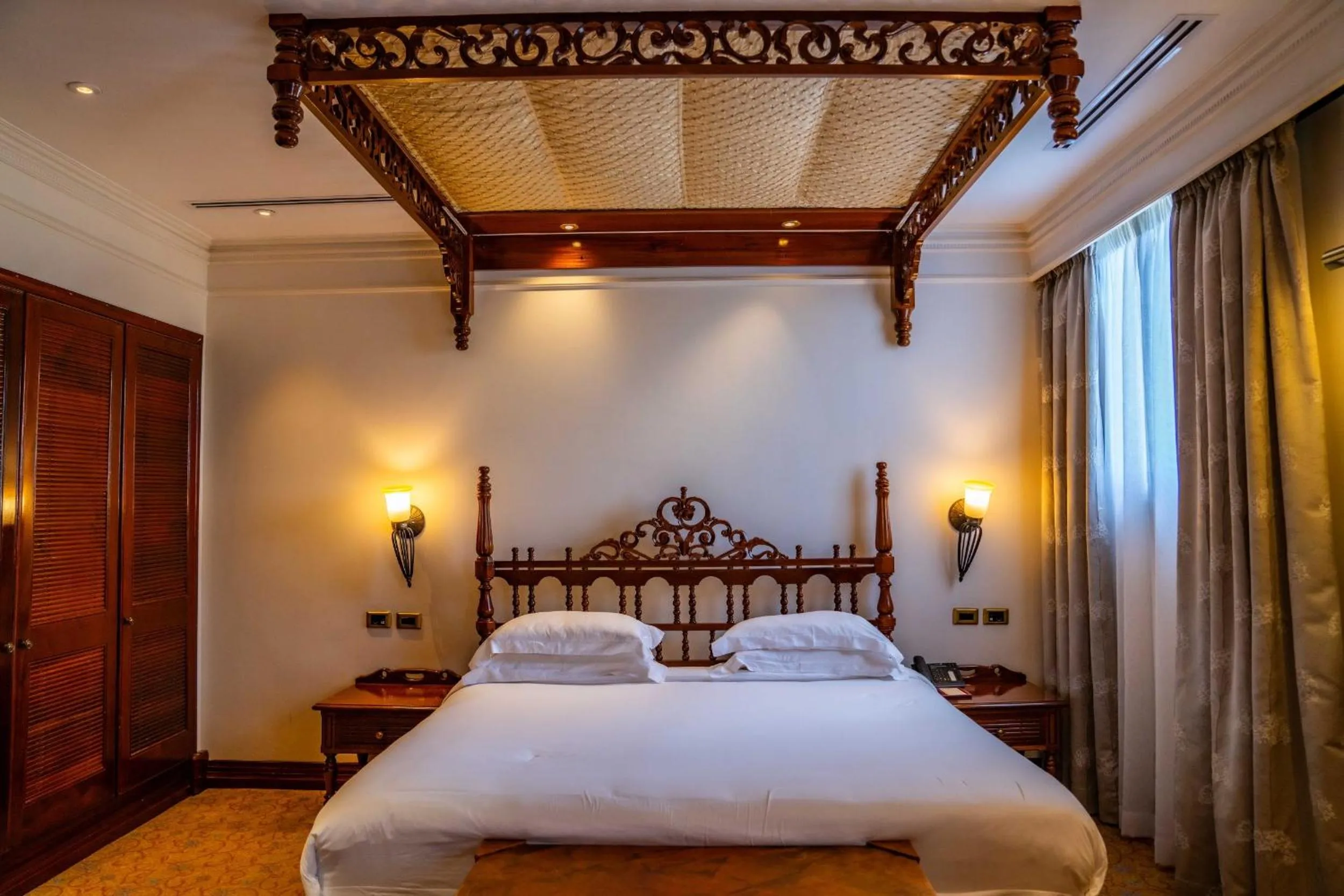 Bed in Polana Serena Hotel