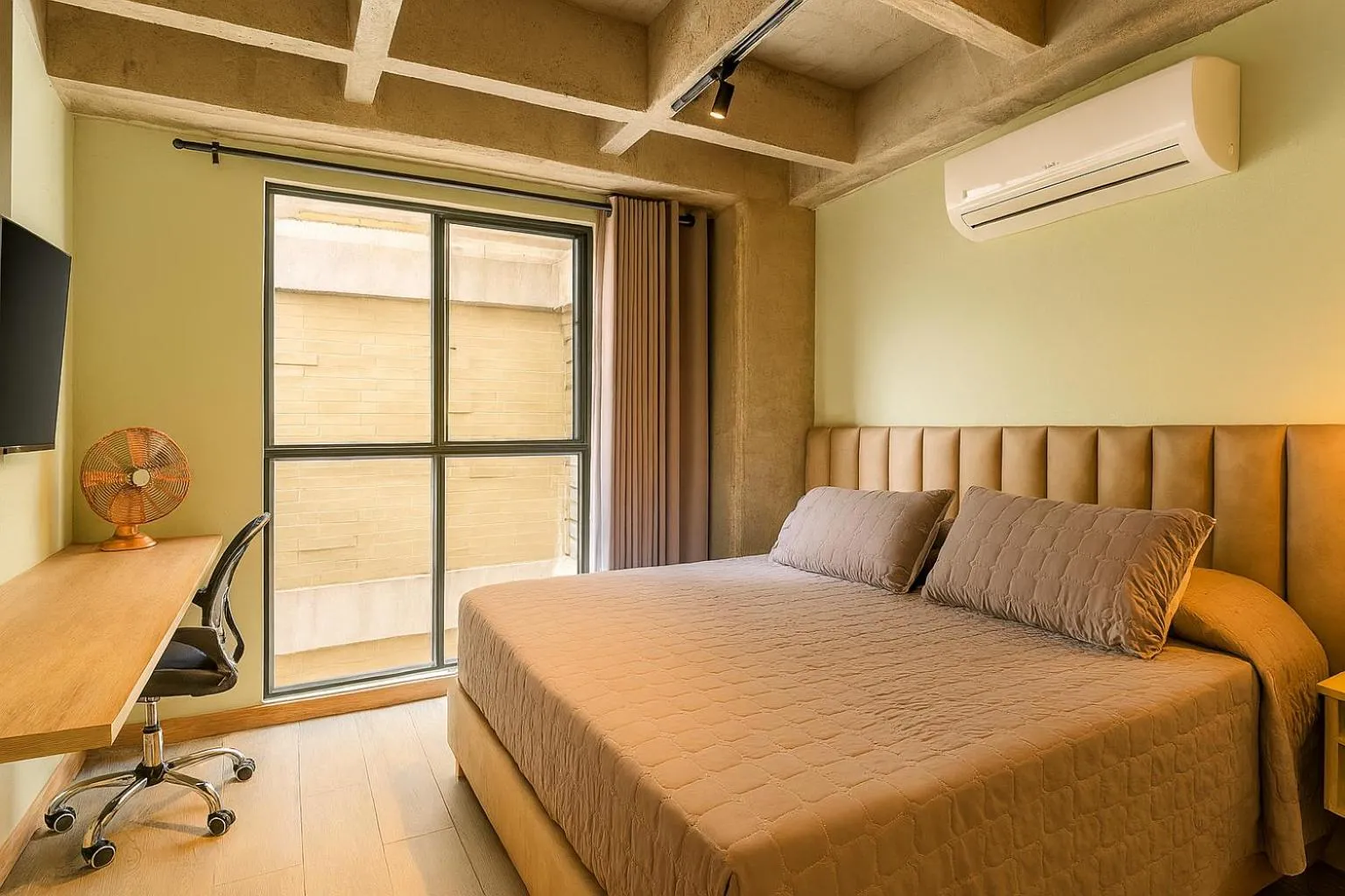 Deluxe Apartment in B 48 Living by B Rent