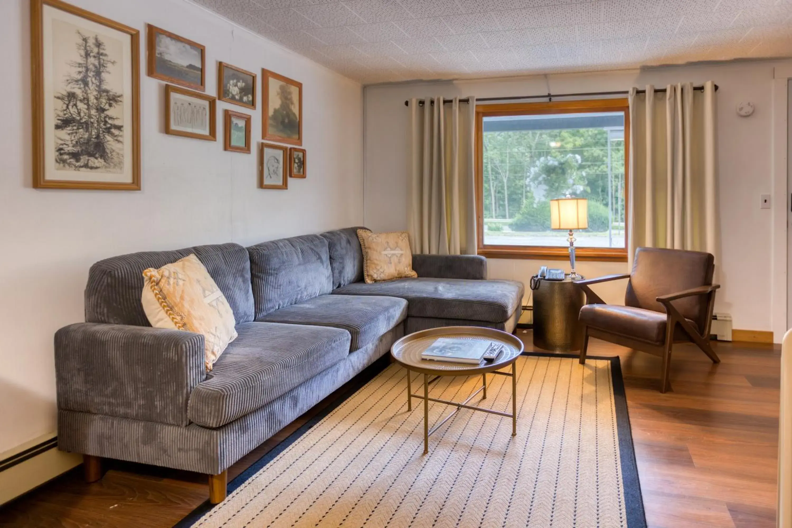 Queen Suite in Berkshire Valley Inn Queen Suite in Berkshire Valley Inn