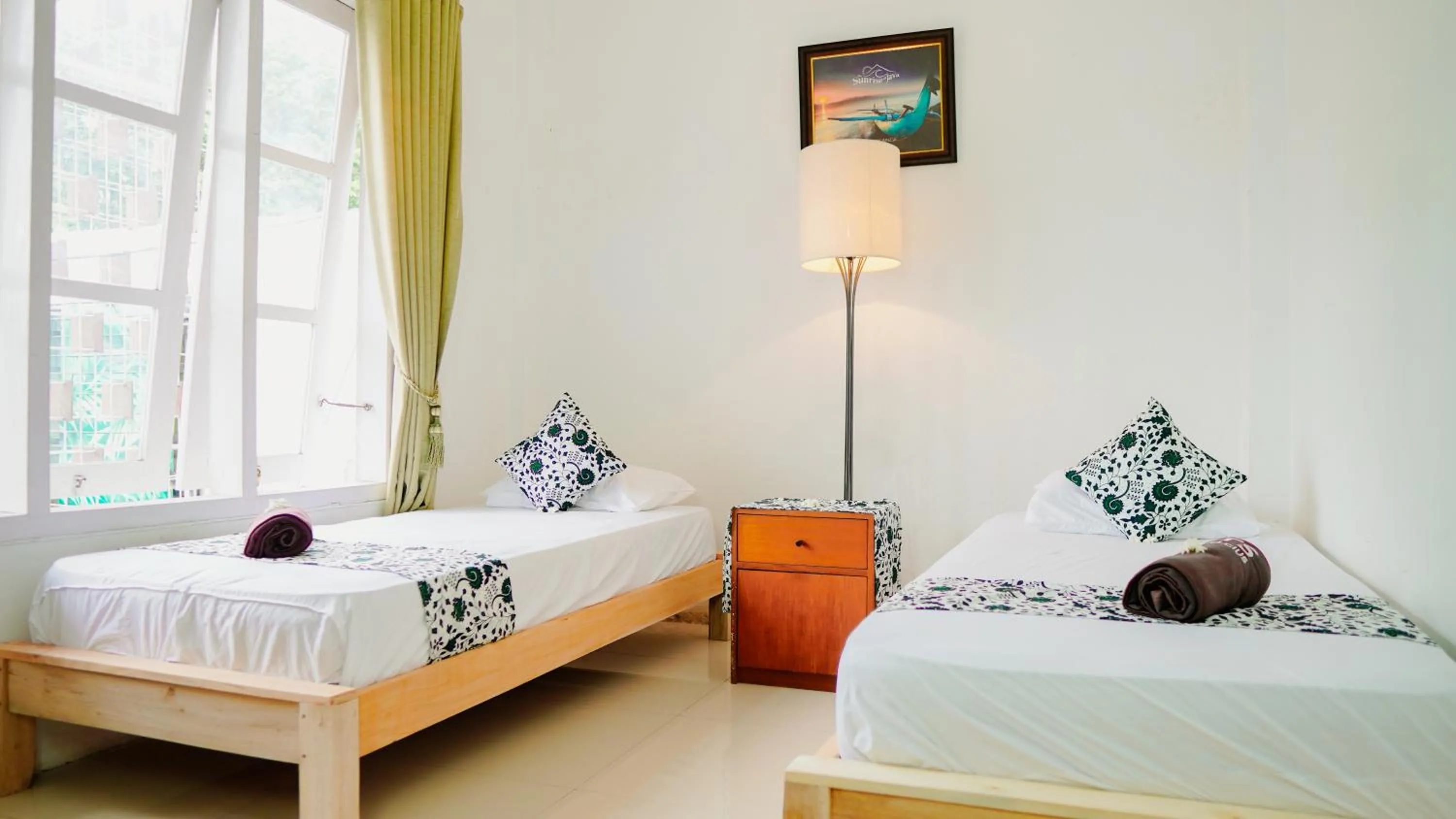 Twin Room in Dormitory Sritanjung By Metric