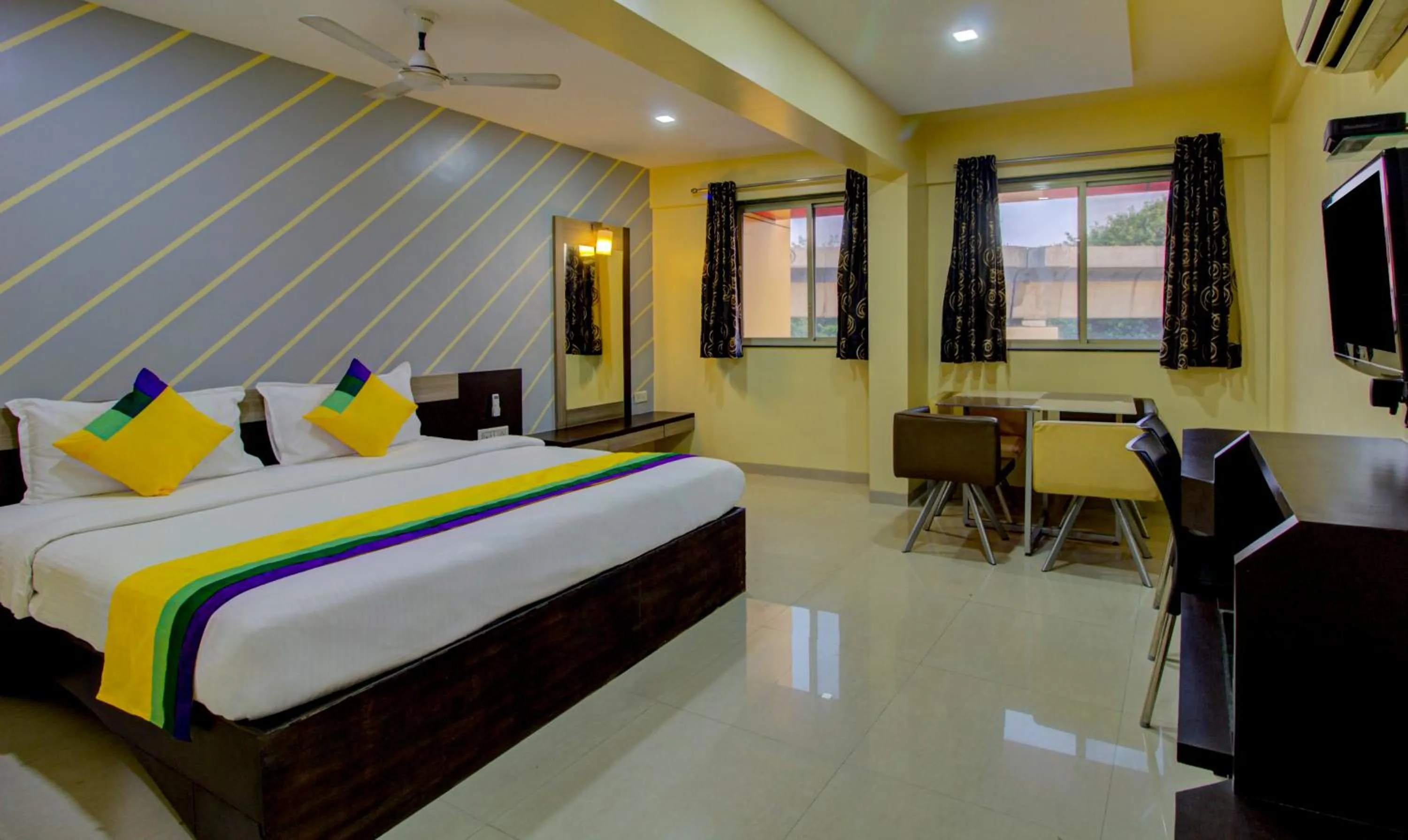 Photo of the whole room, Bed in Itsy Hotels Prince Regency