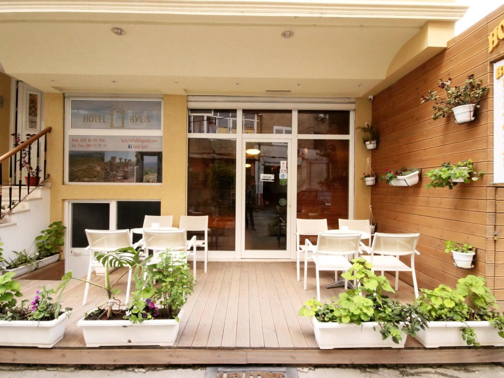 Restaurant/places to eat in Hotel Bylis