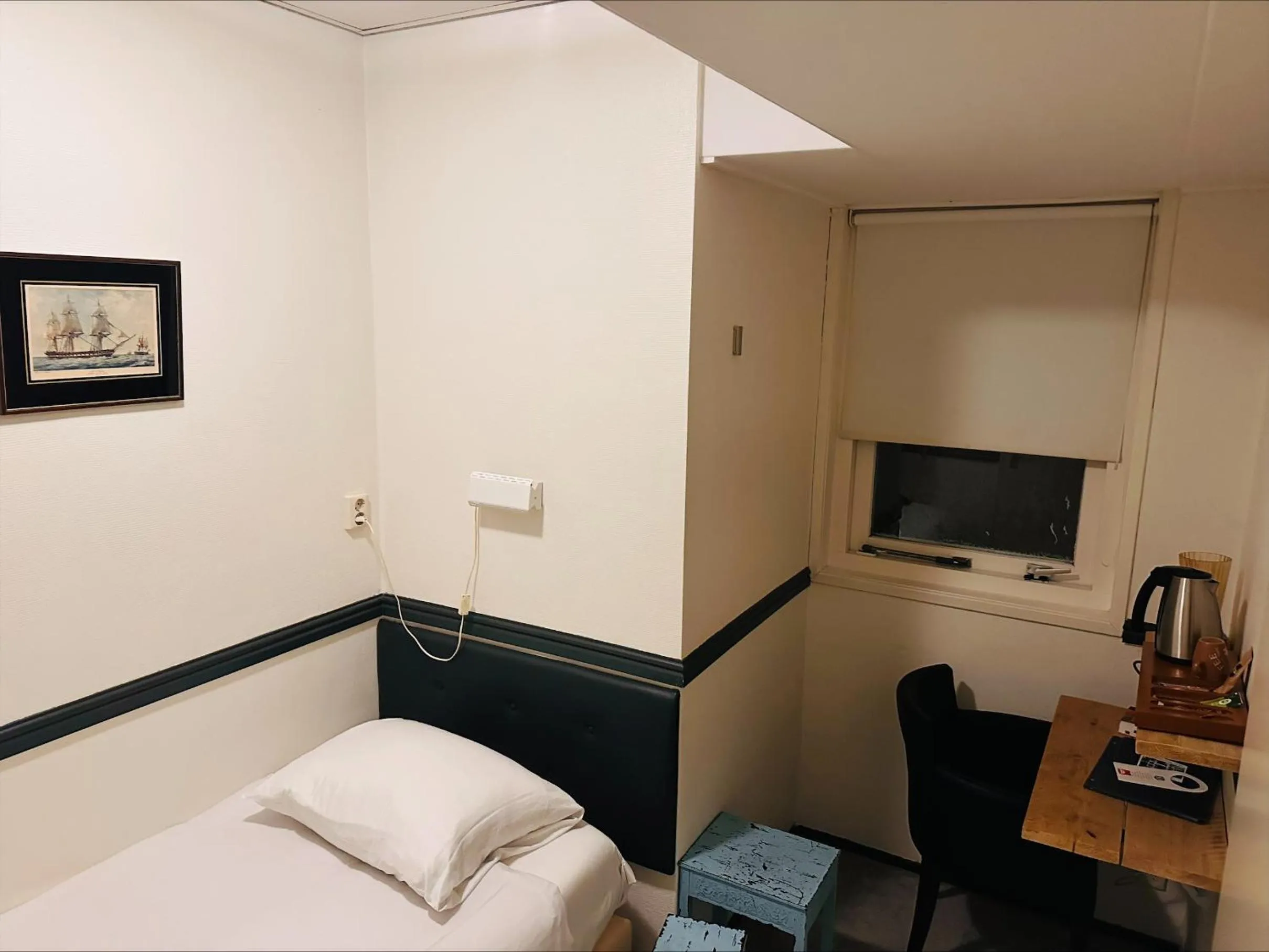 Seating area, Bed in Hotel Centraal