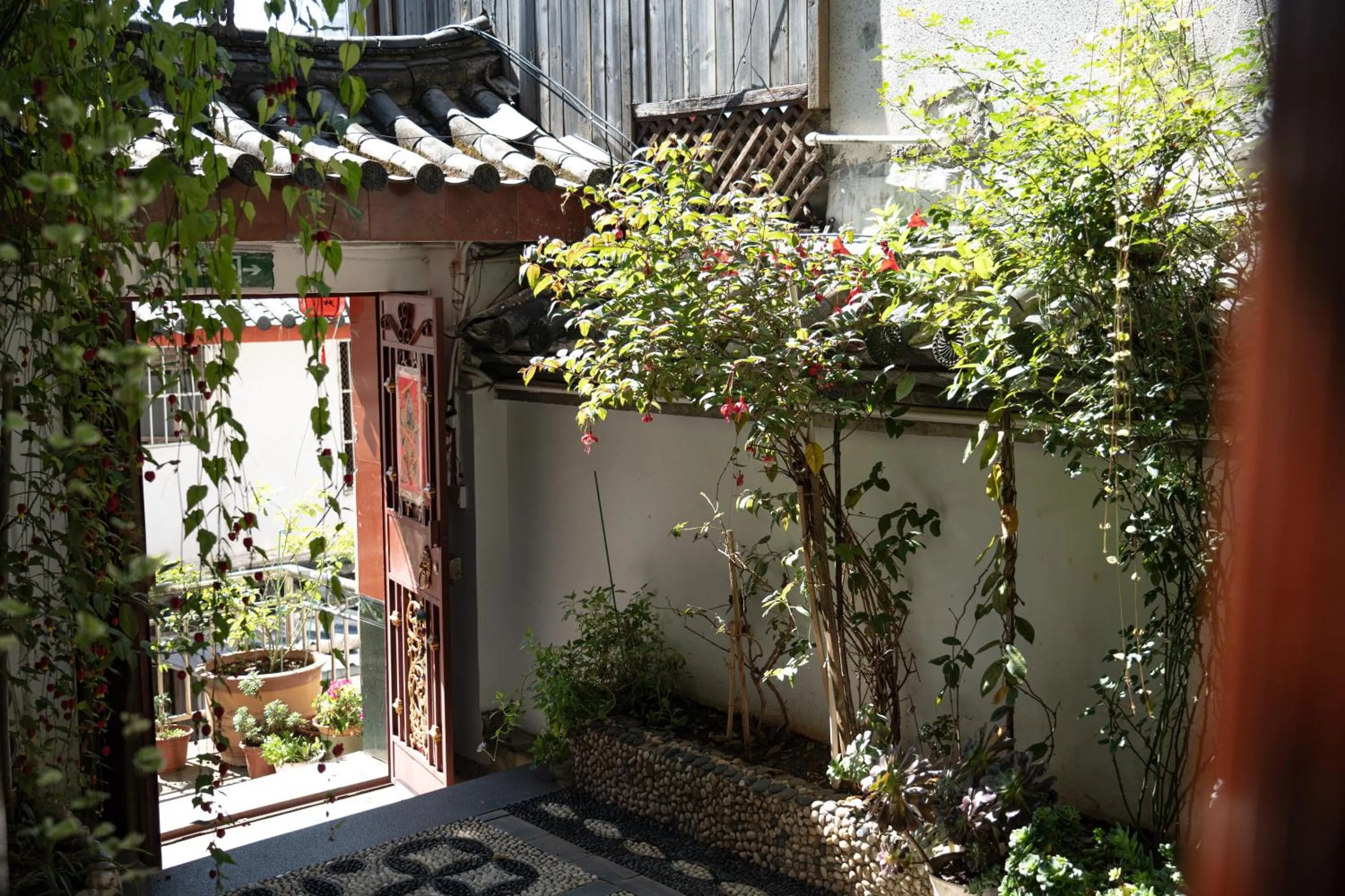 Garden view in Lijiang Ancient City View Inn