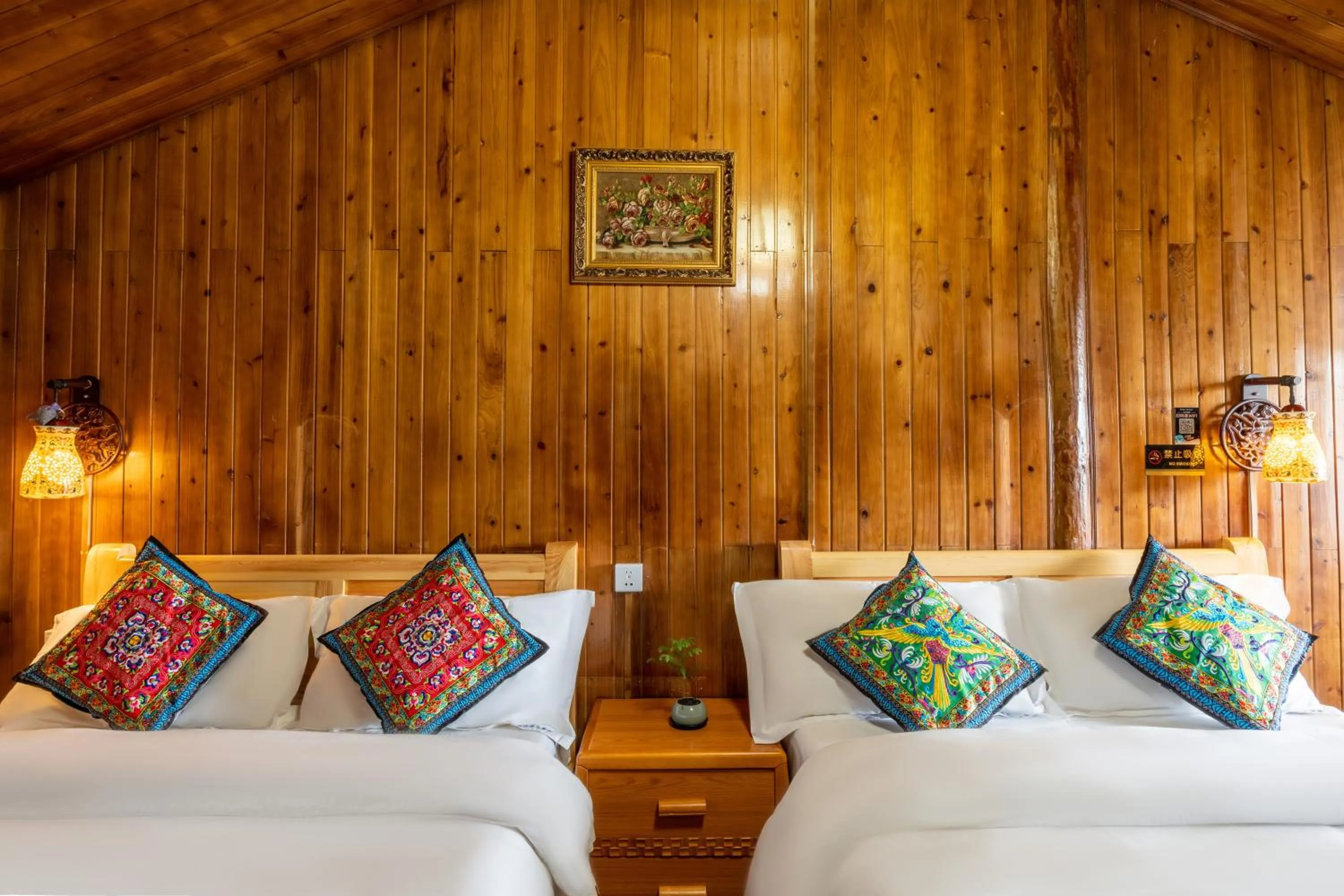 Bed in Lijiang Ancient City View Inn