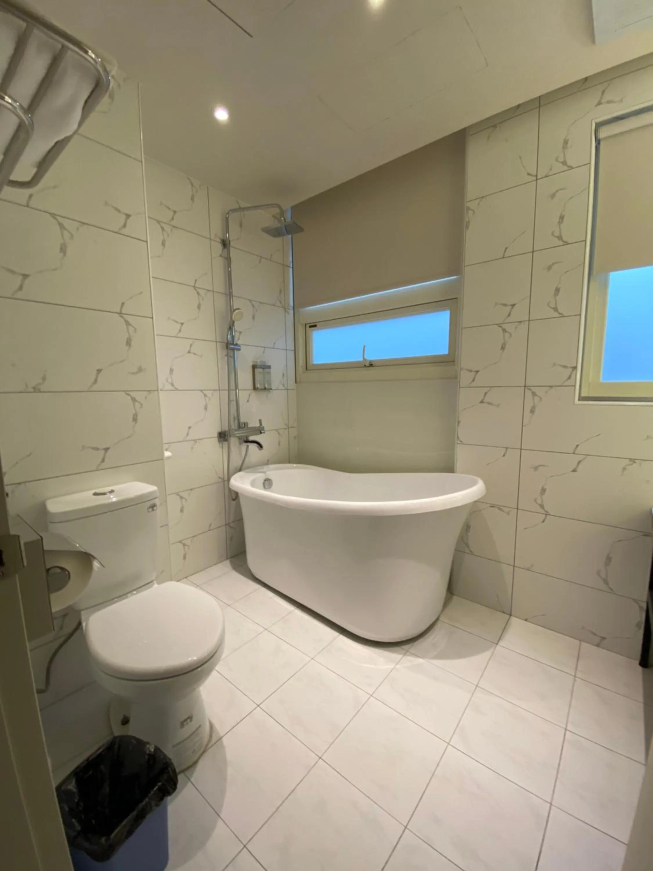 Shower in Fashion Home Business Hotel 時尚居商旅