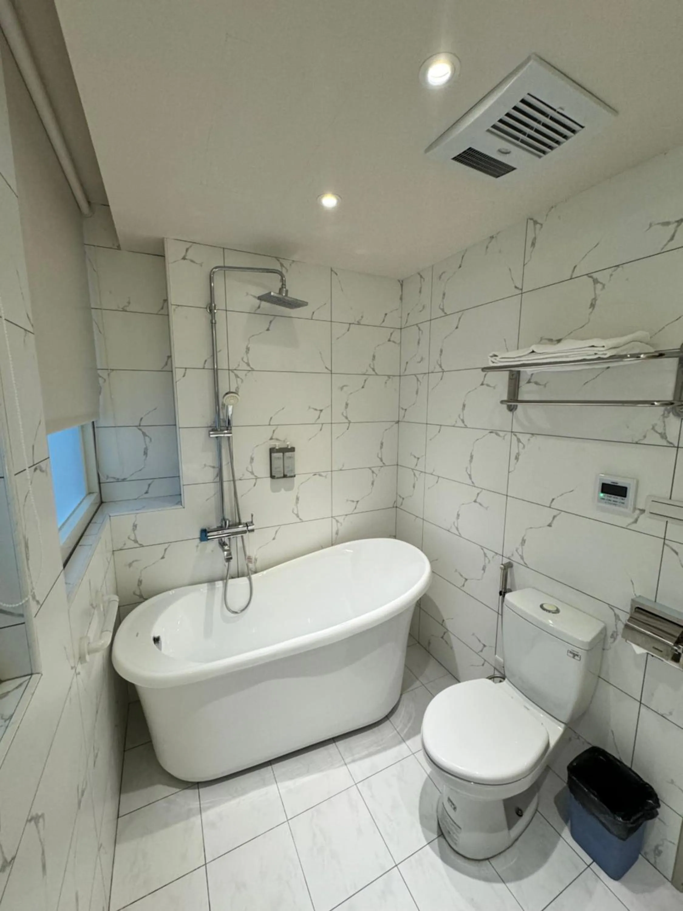 Shower in Fashion Home Business Hotel 時尚居商旅