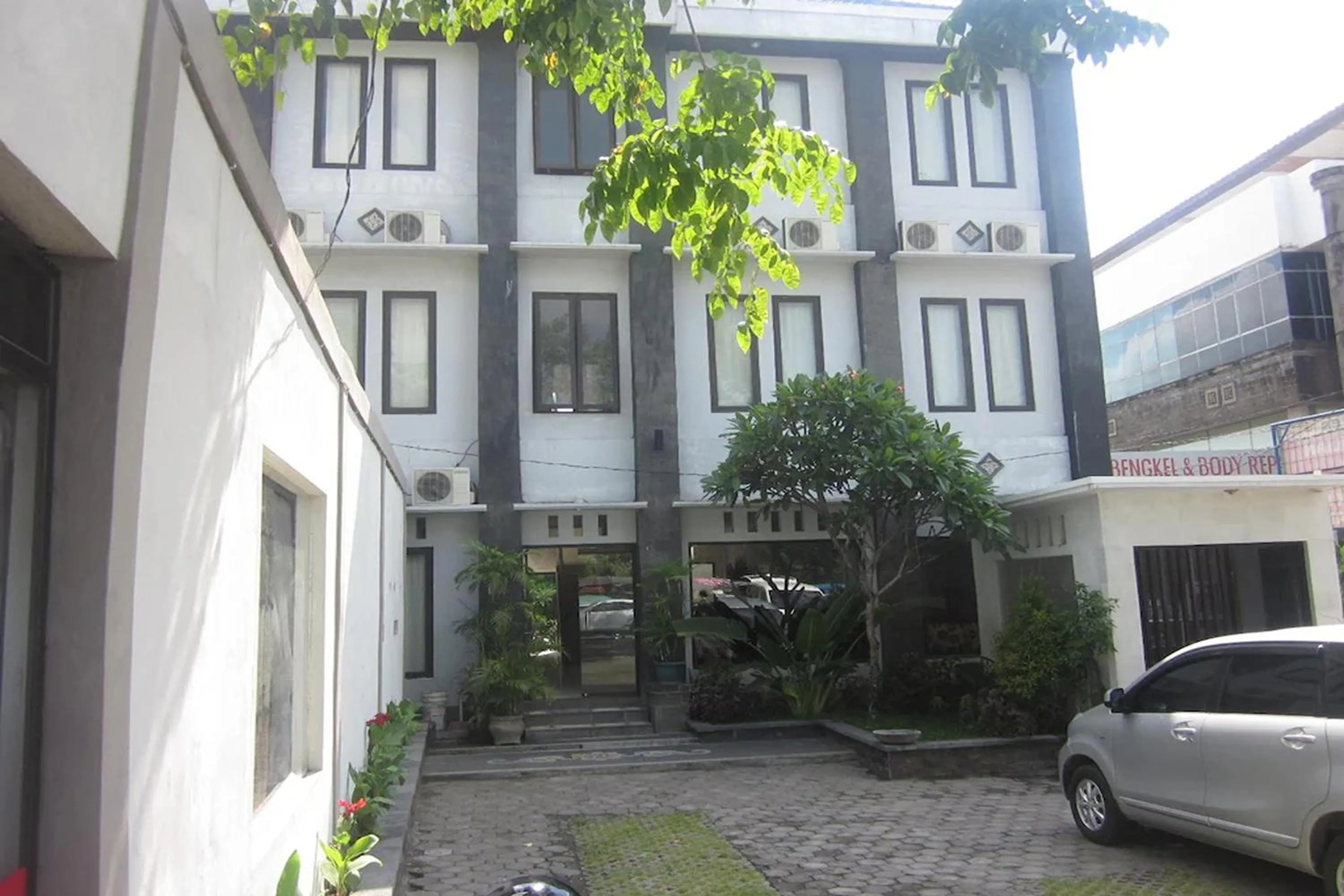 Property building in Hotel Warta Dua