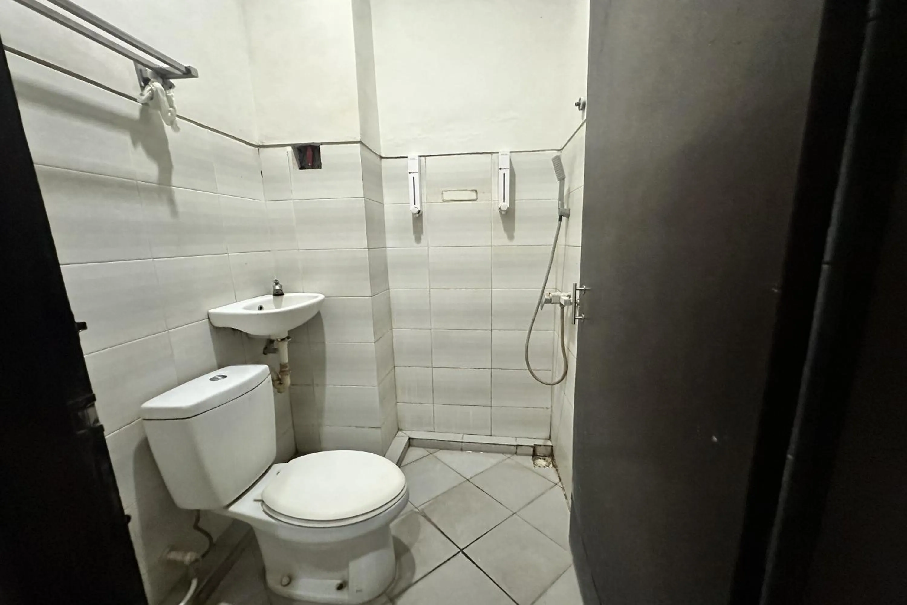 Bathroom in Hotel Warta Dua