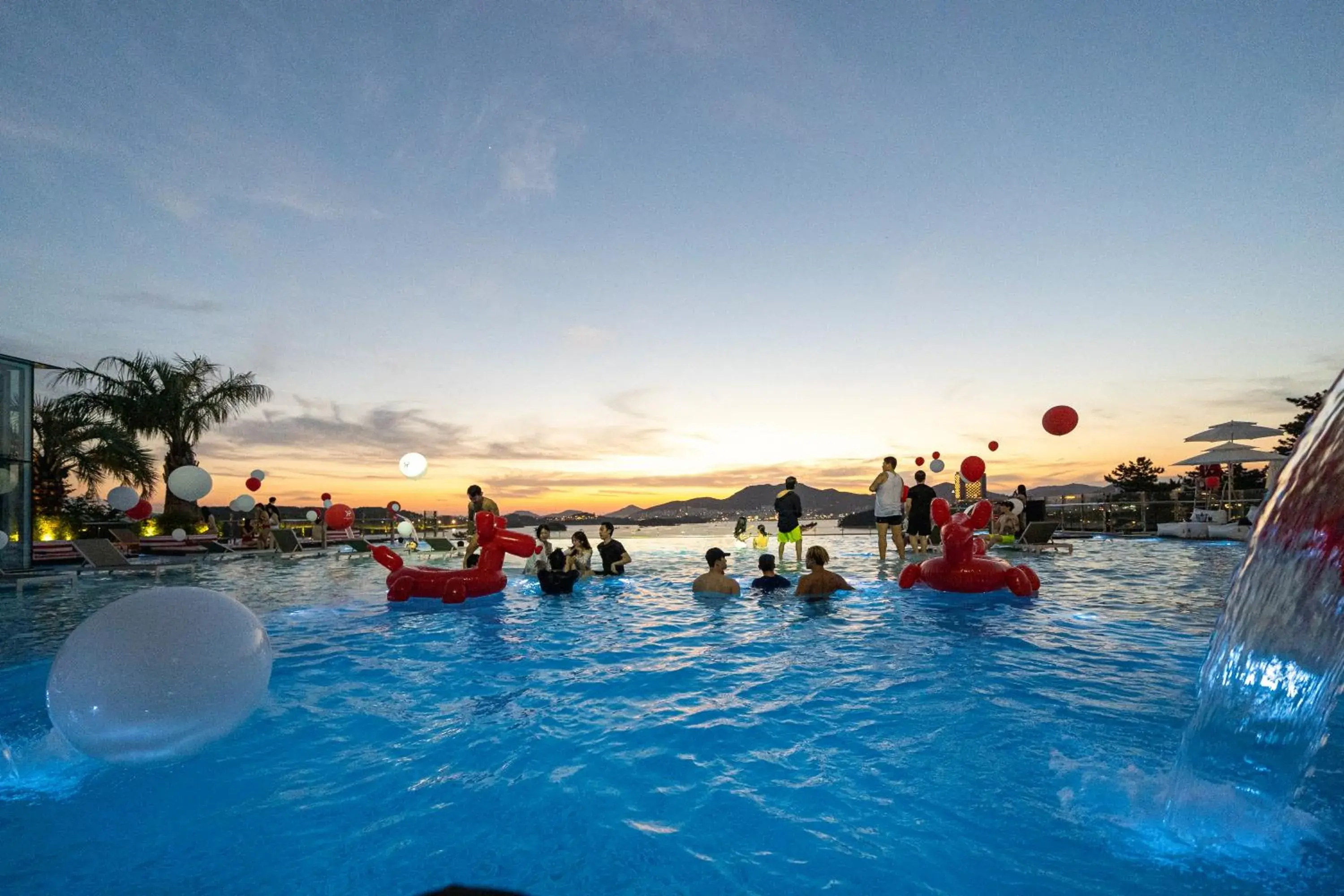 Swimming pool in Yeosu Calacatta Hotel & Resort Swimming pool in Yeosu Calacatta Hotel & Resort