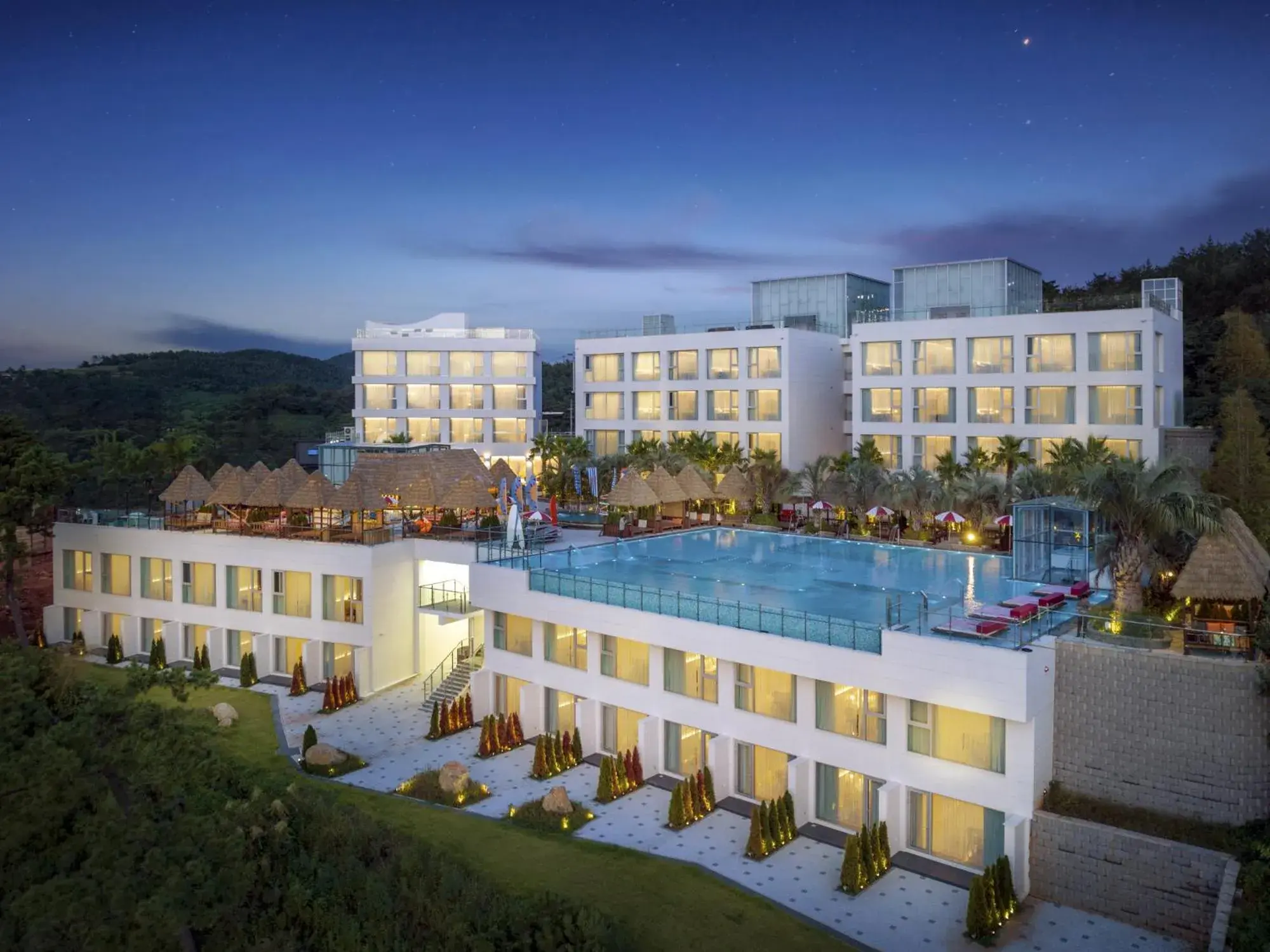 Property building in Yeosu Calacatta Hotel & Resort Property building in Yeosu Calacatta Hotel & Resort