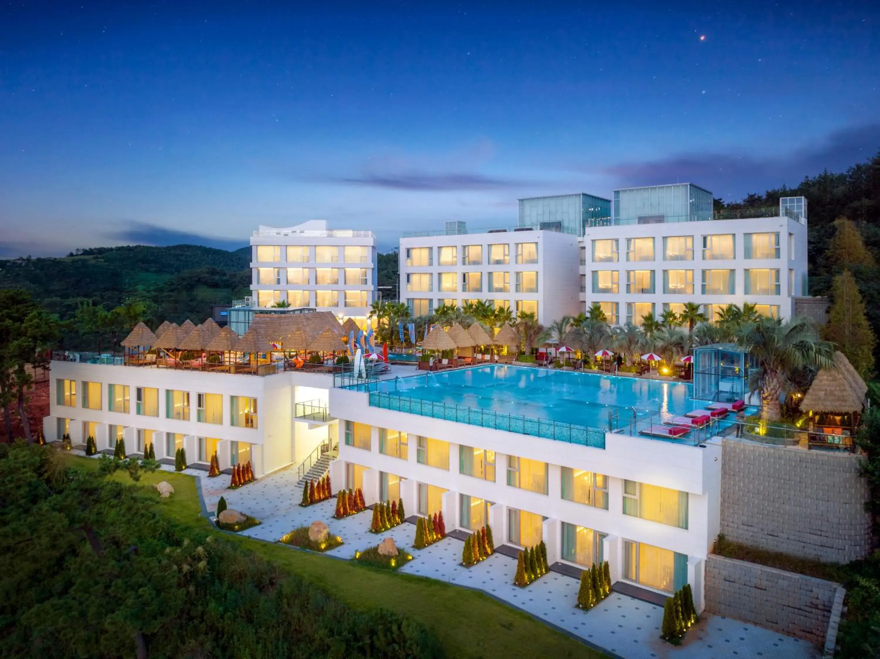 Property building in Yeosu Calacatta Hotel & Resort Property building in Yeosu Calacatta Hotel & Resort
