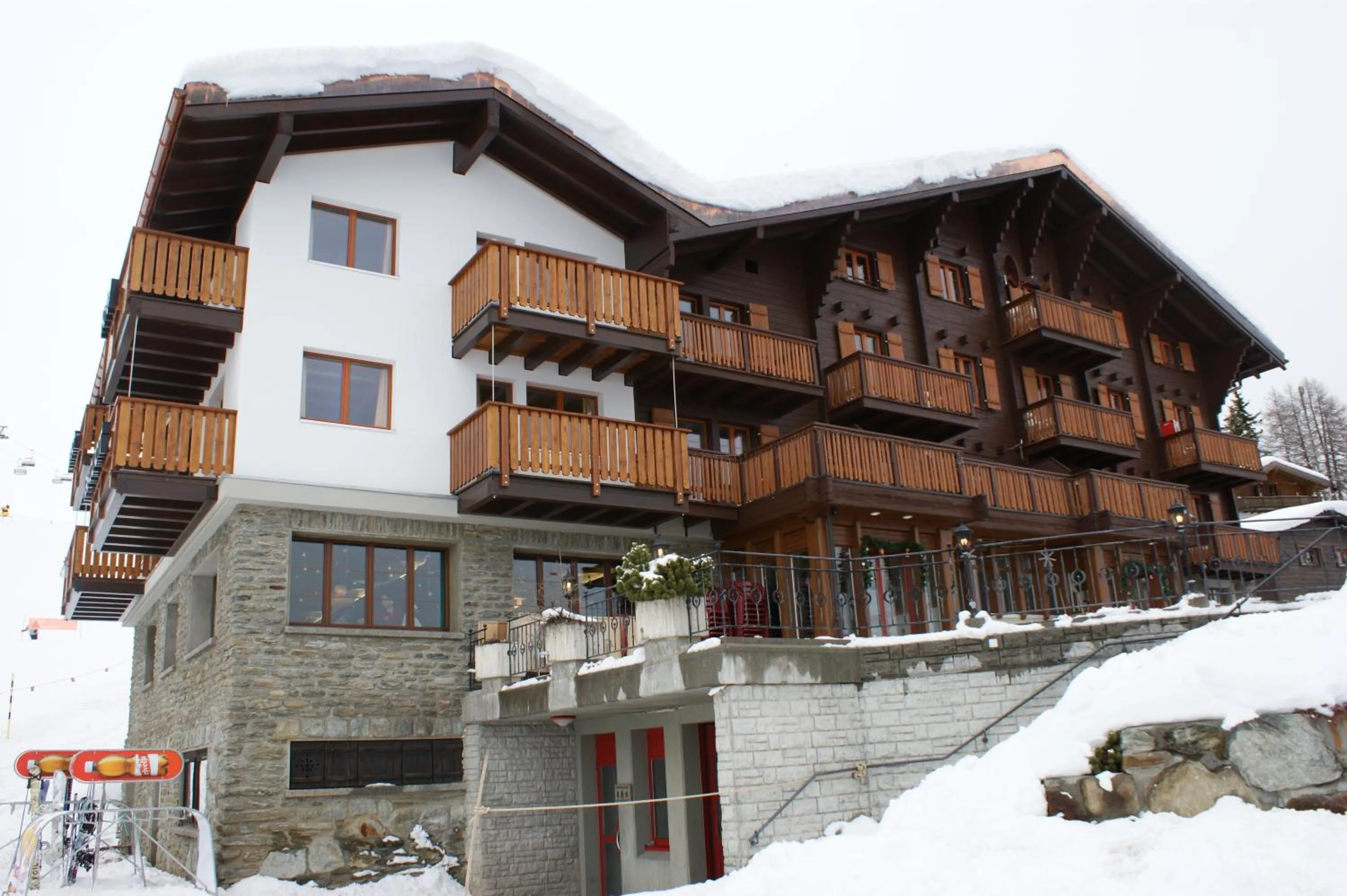 Facade/entrance in Hotel Aletsch