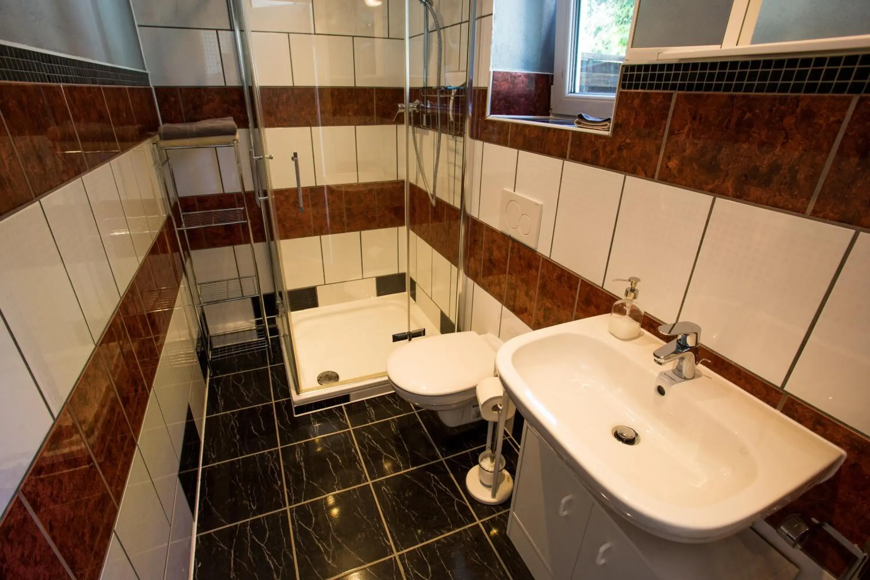 Comfort Double Room with Shower in Heidelberg Apartments Comfort Double Room with Shower in Heidelberg Apartments