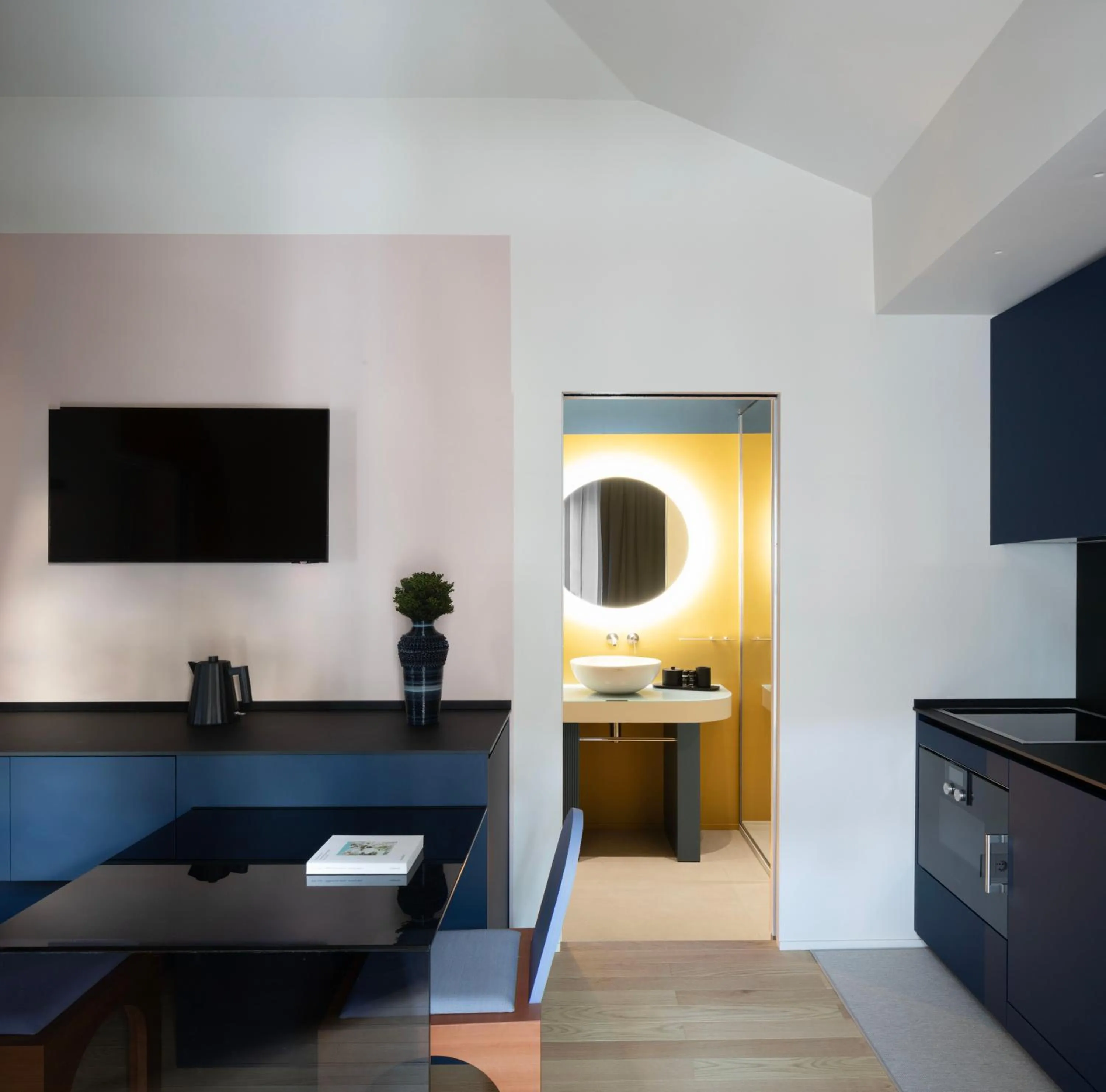 TV and multimedia in Interno Marche Design Experience Hotel