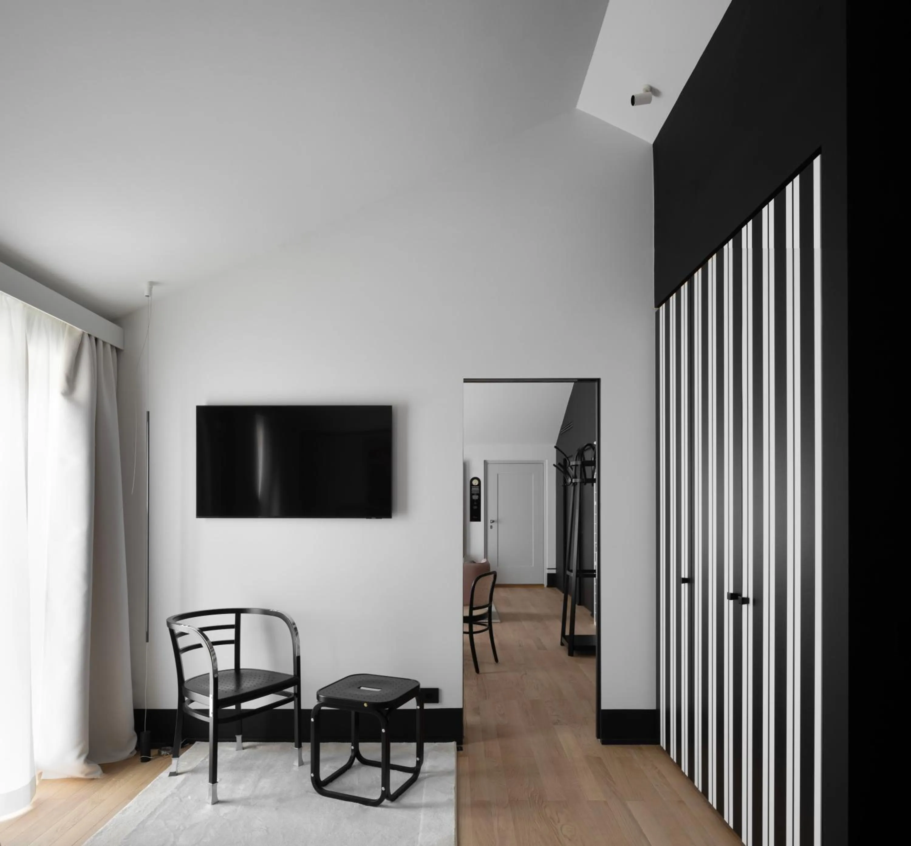 TV and multimedia in Interno Marche Design Experience Hotel