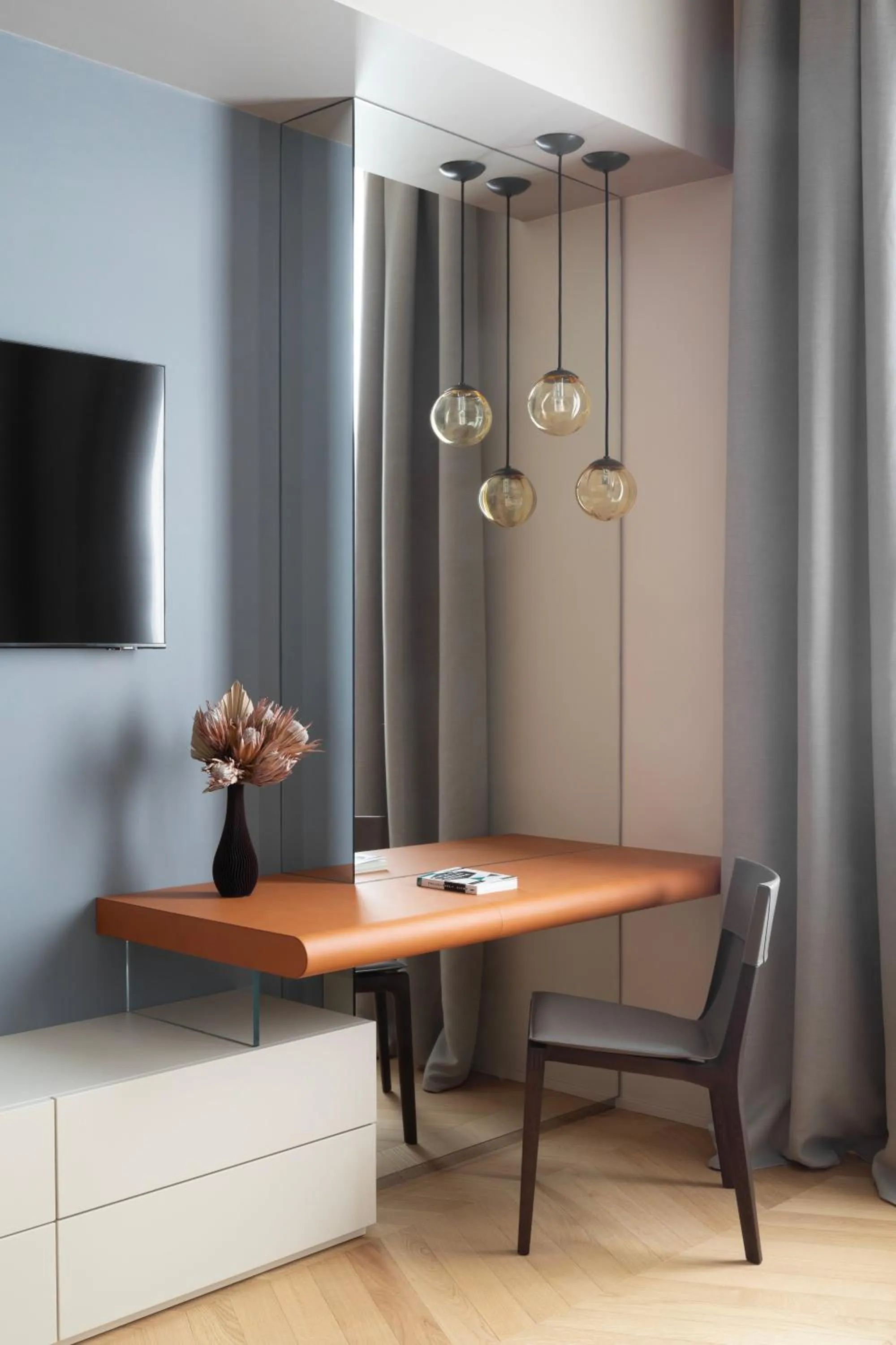 TV and multimedia in Interno Marche Design Experience Hotel