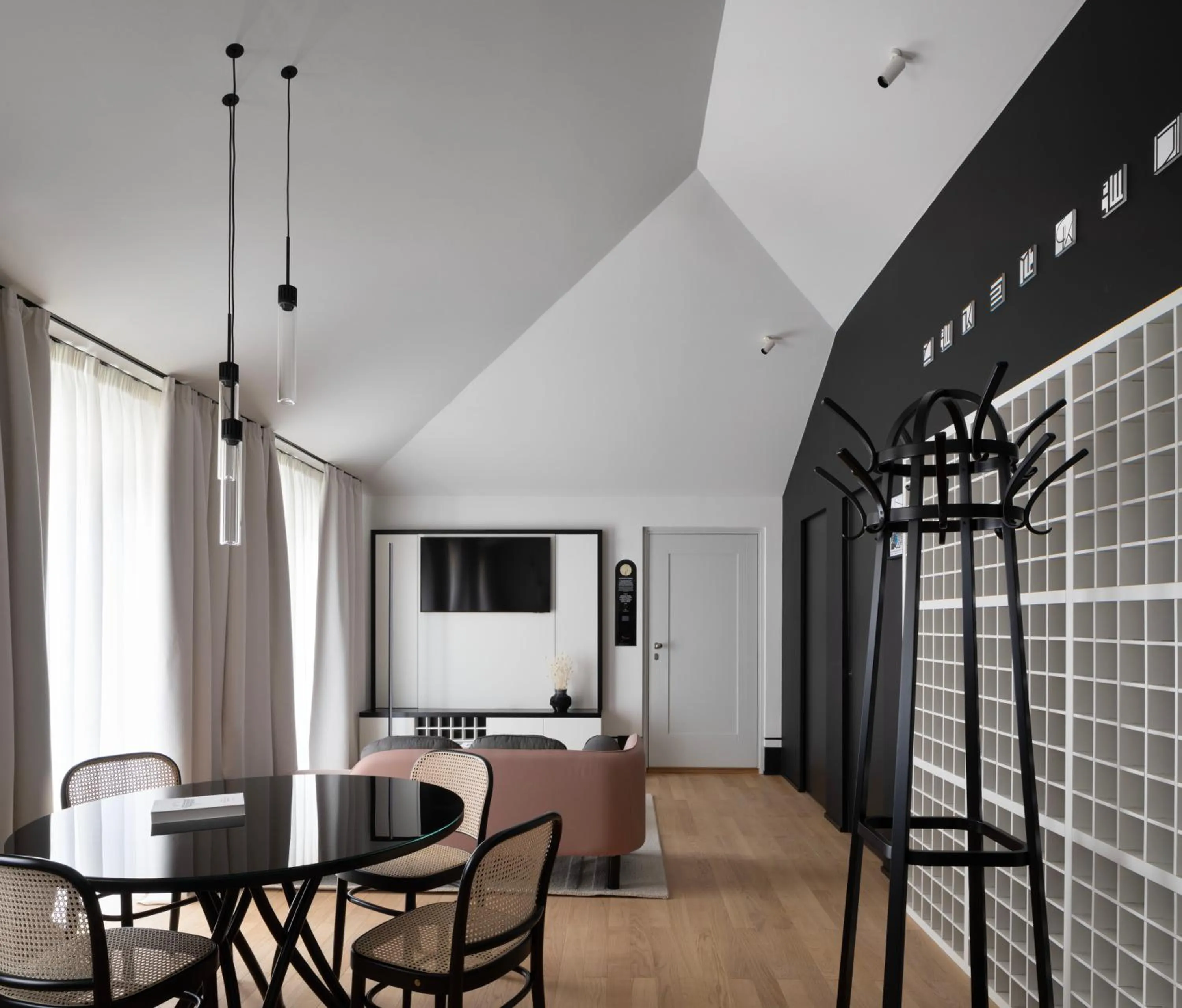 TV and multimedia in Interno Marche Design Experience Hotel