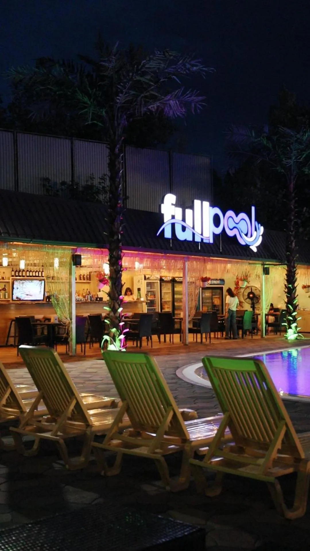 Restaurant/places to eat in Colette Hotel