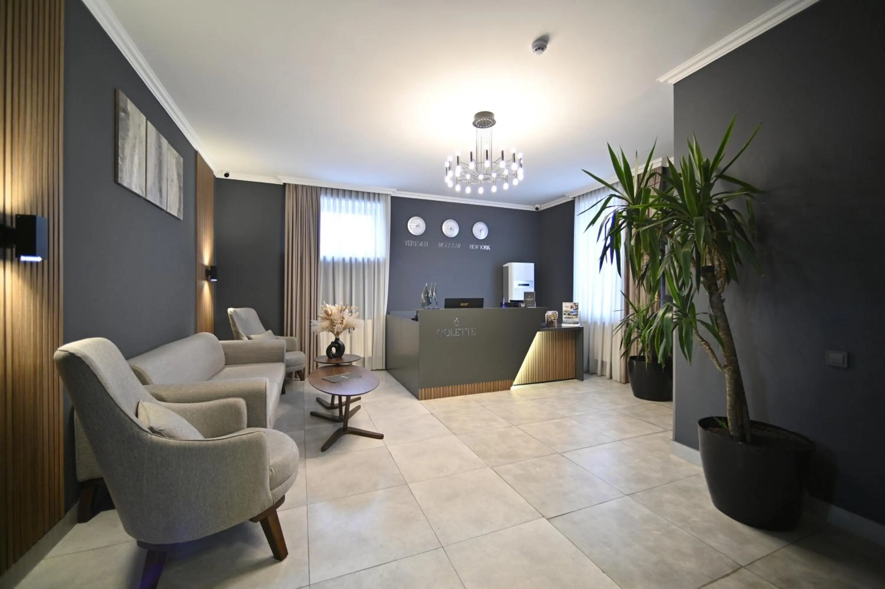 Communal lounge/ TV room in Colette Hotel