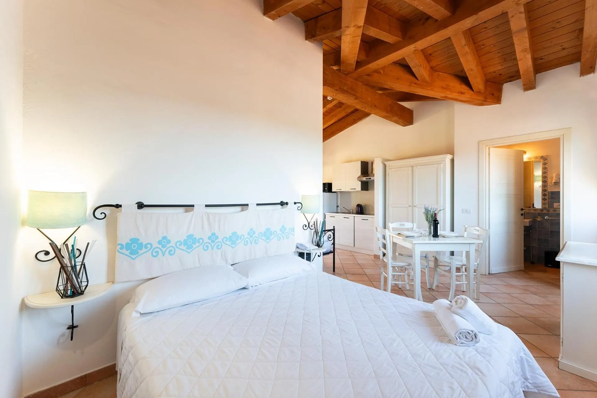 Photo of the whole room, Bed in Residence Baia dei Mirti