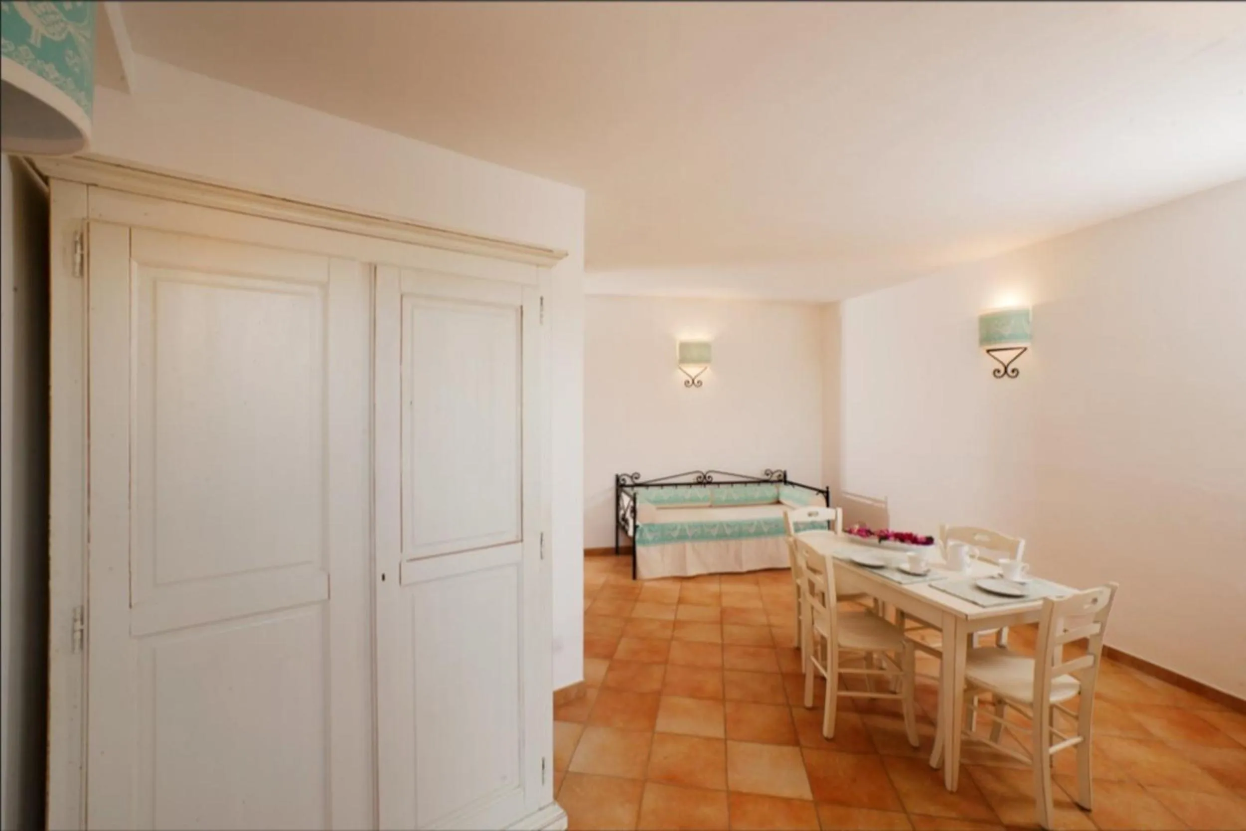 Photo of the whole room, Bed in Residence Baia dei Mirti
