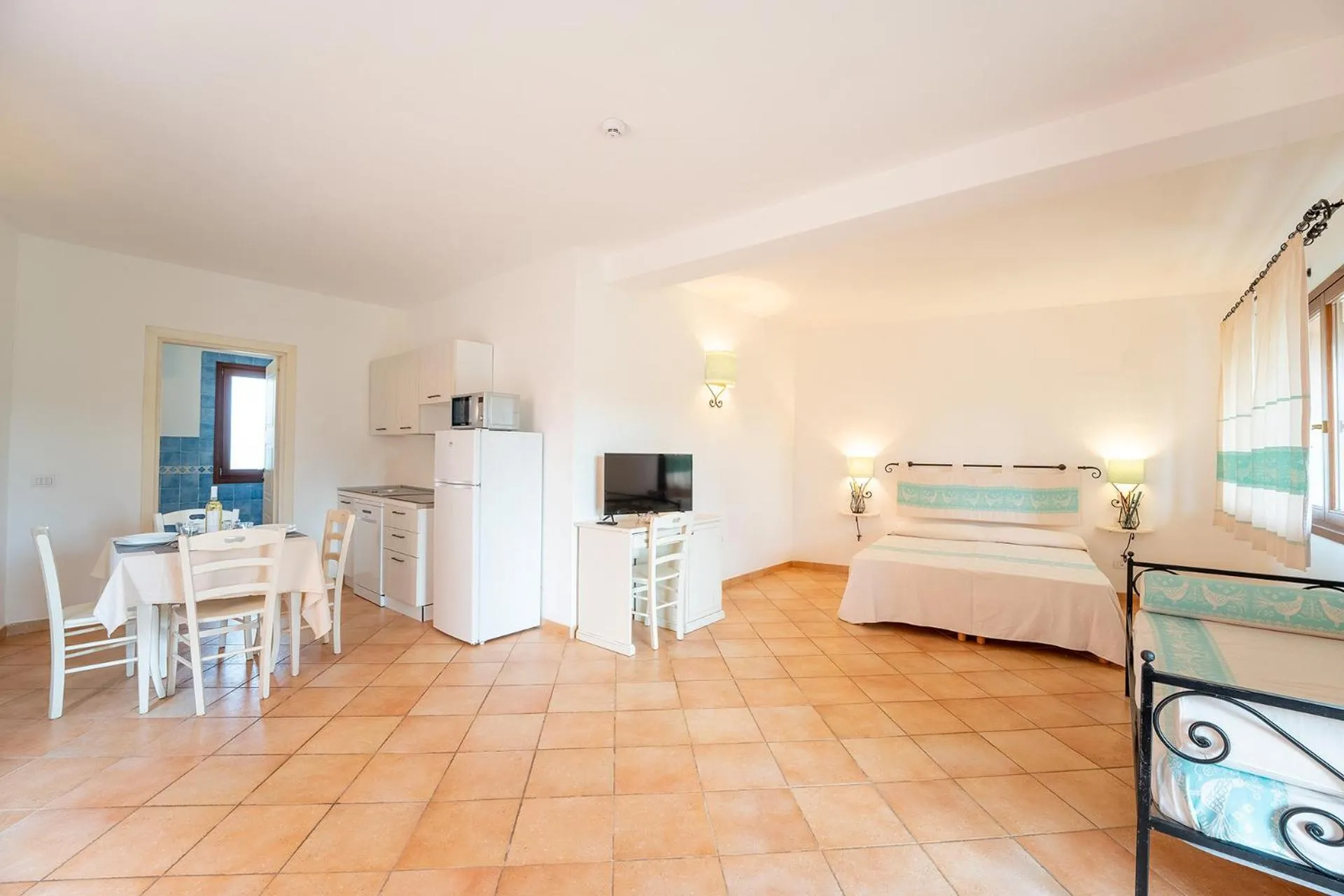 Photo of the whole room, Bed in Residence Baia dei Mirti