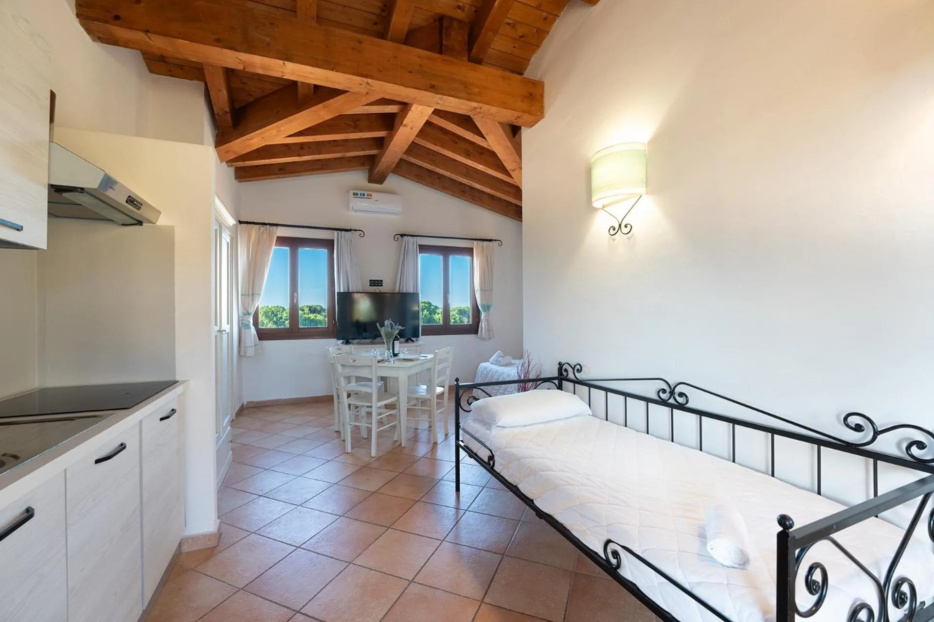 Photo of the whole room, Bed in Residence Baia dei Mirti