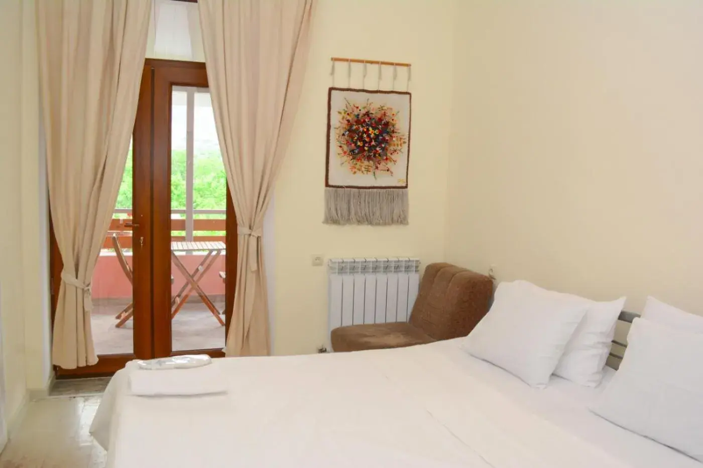 Single Room with Balcony - single occupancy in Old Bridge B&B Single Room with Balcony - single occupancy in Old Bridge B&B