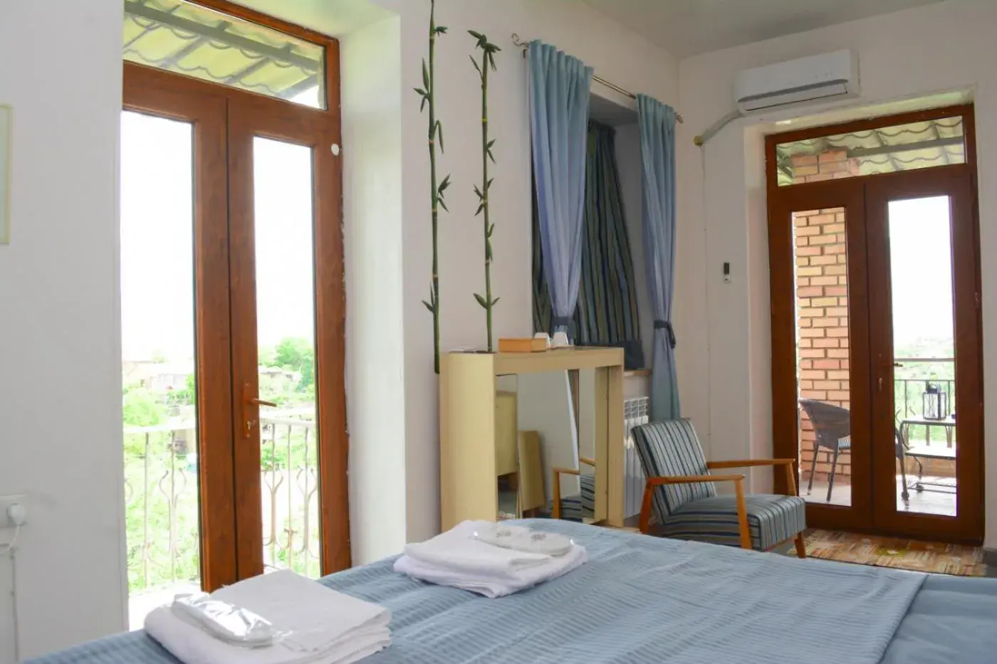 Double Room with Two Balconies - single occupancy in Old Bridge B&B Double Room with Two Balconies - single occupancy in Old Bridge B&B