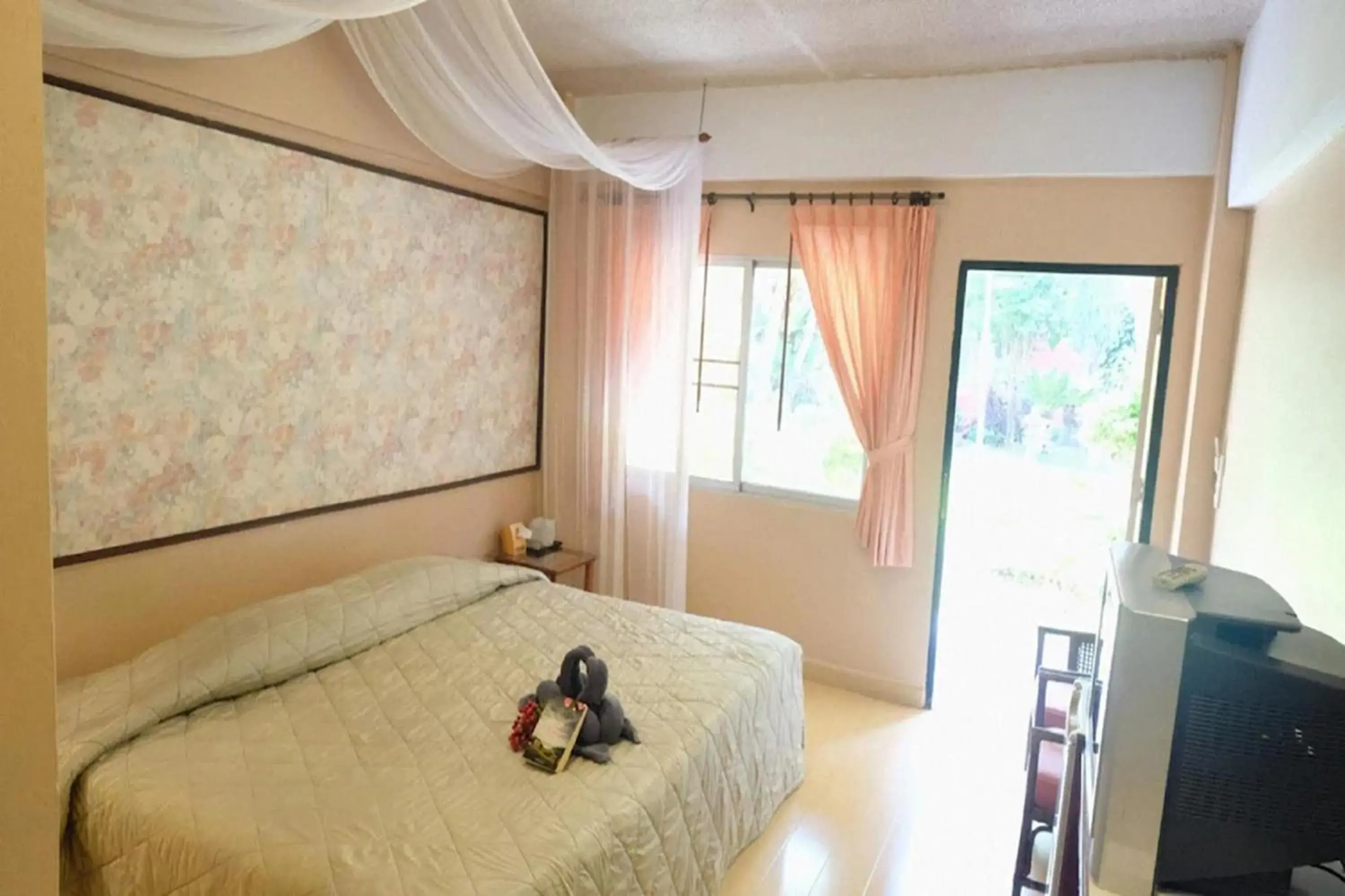 Bedroom, Bed in Safari Riviera Resort Bedroom, Bed in Safari Riviera Resort