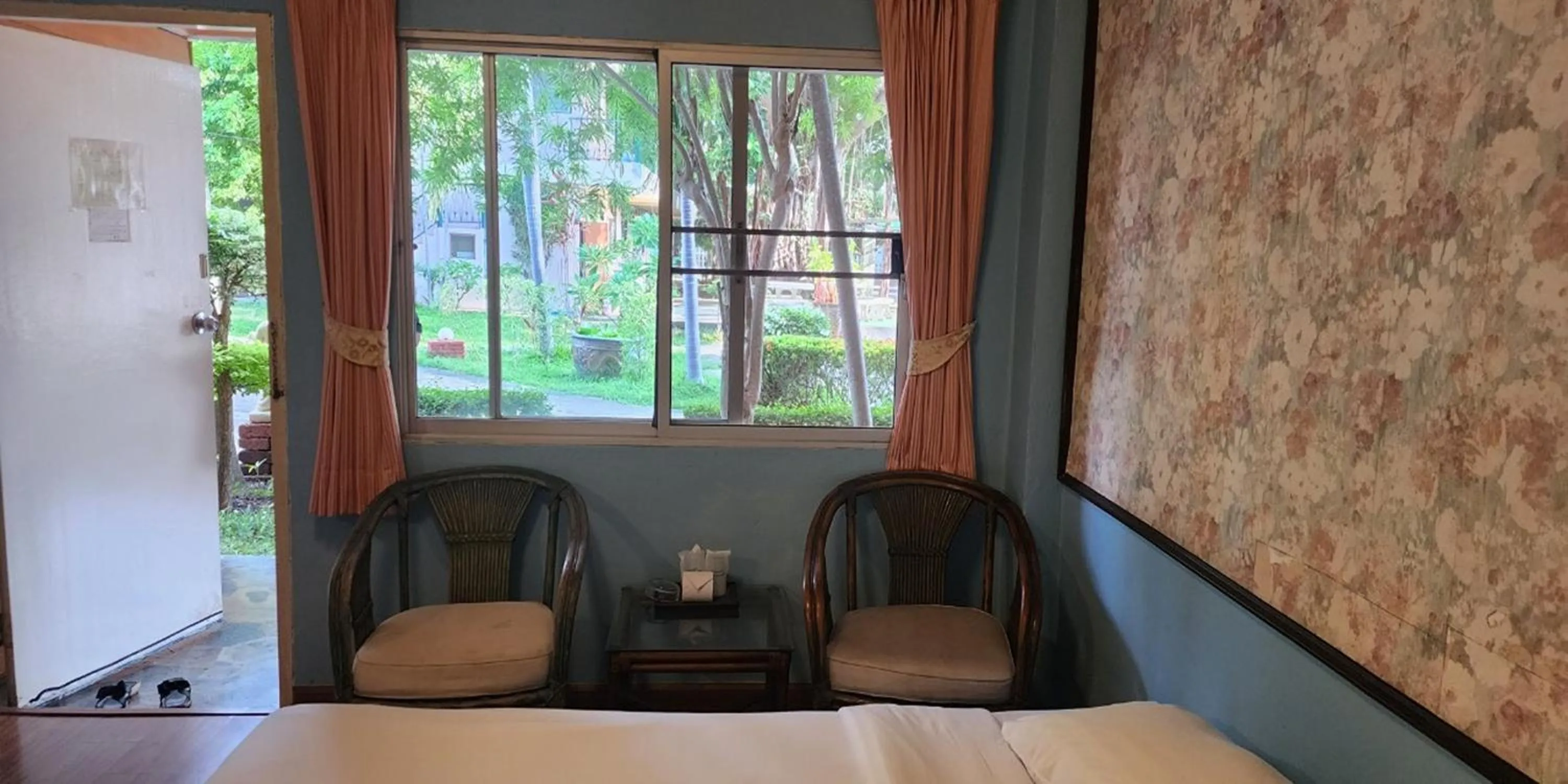 Seating area, Bed in Safari Riviera Resort