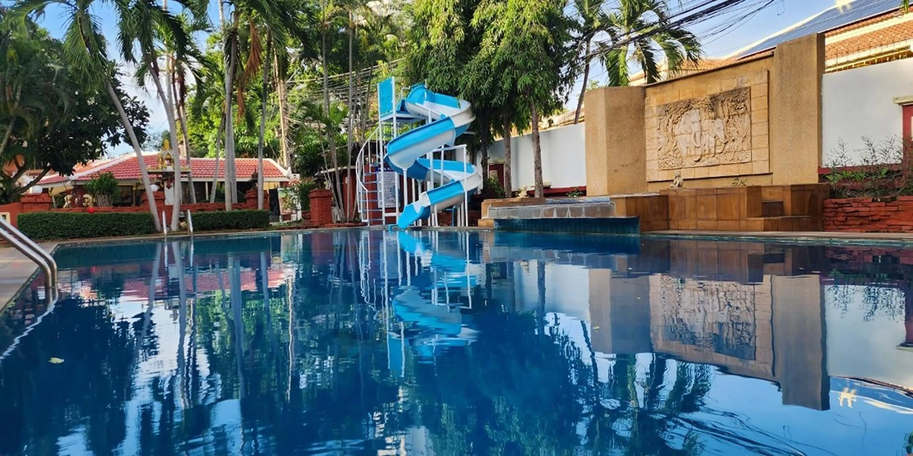 Swimming pool in Safari Riviera Resort