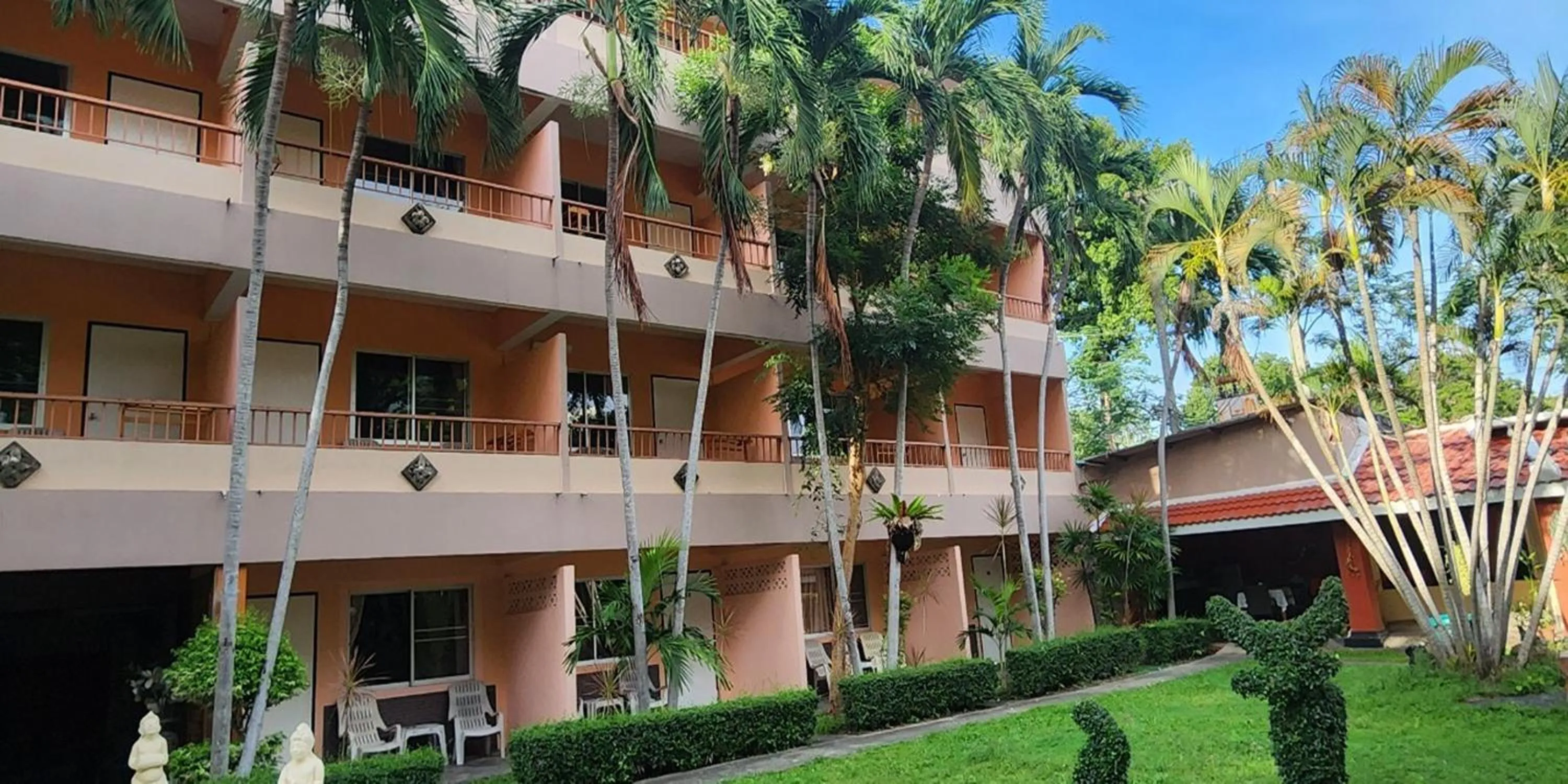 Property building in Safari Riviera Resort