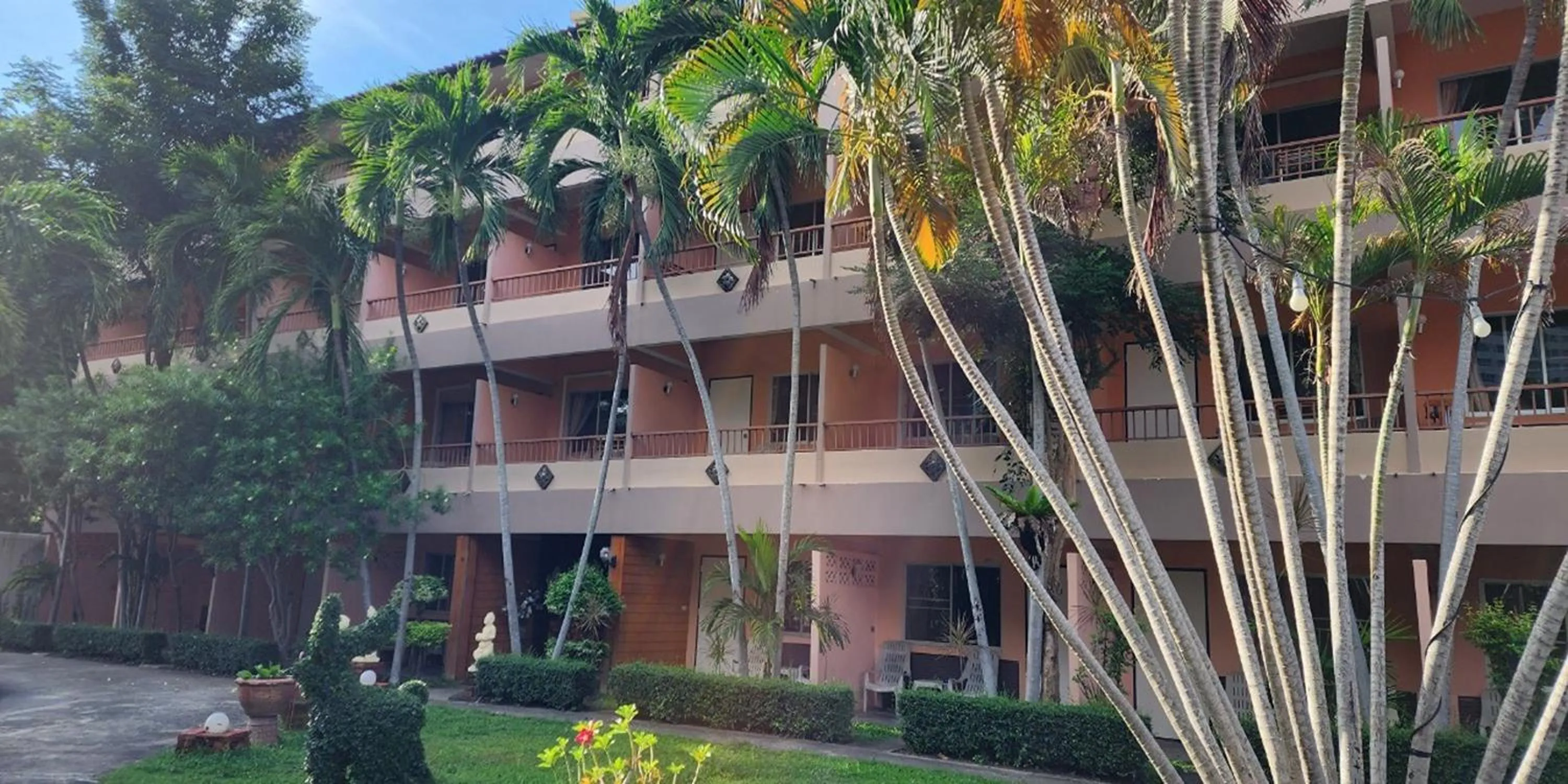 Property building in Safari Riviera Resort