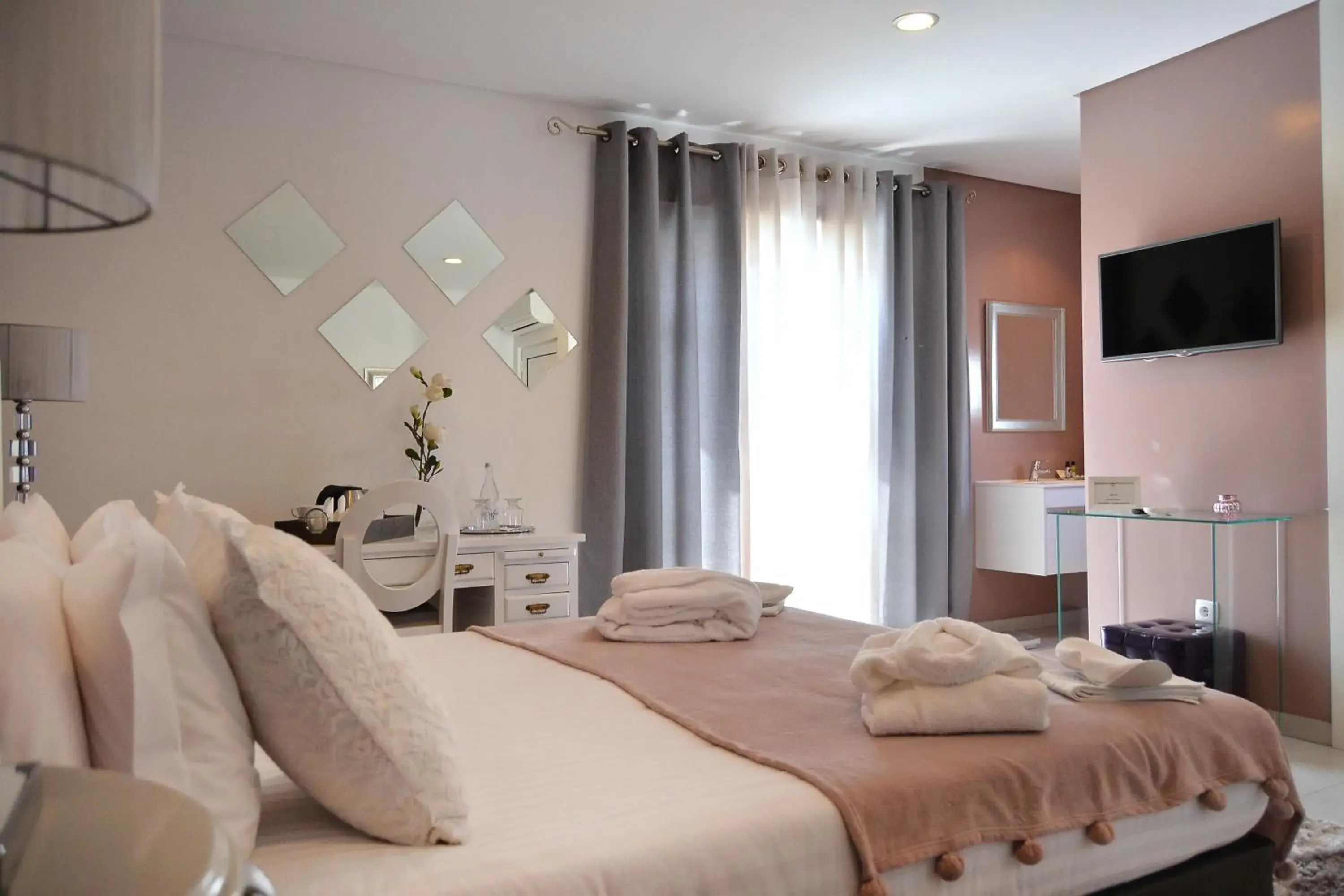 Superior Double with Pool View - single occupancy in Casa Morgados - Grândola Guesthouse Superior Double with Pool View - single occupancy in Casa Morgados - Grândola Guesthouse