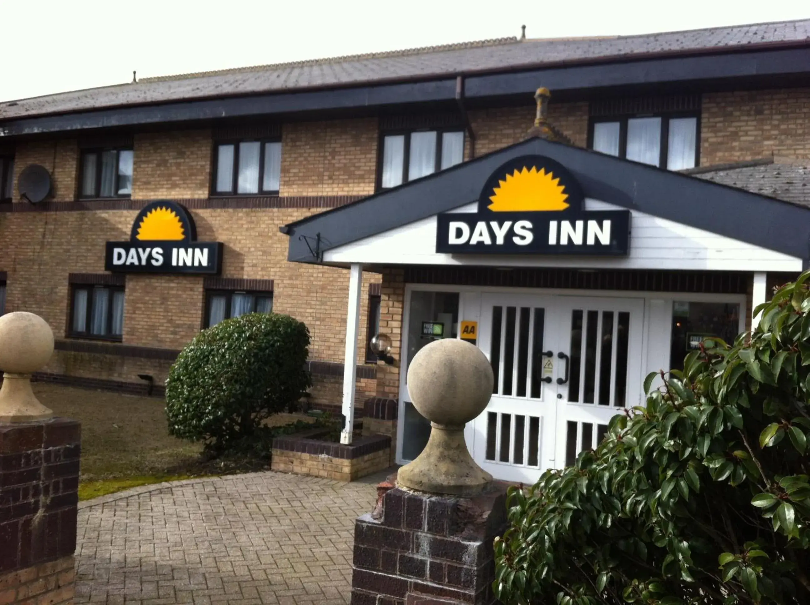 Facade/entrance in Days Inn Hotel Abington - Glasgow Facade/entrance in Days Inn Hotel Abington - Glasgow