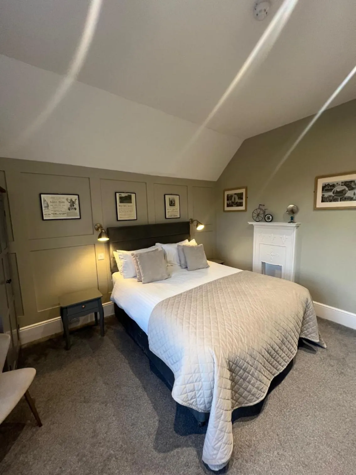 Bed in The Plough Itchen Abbas