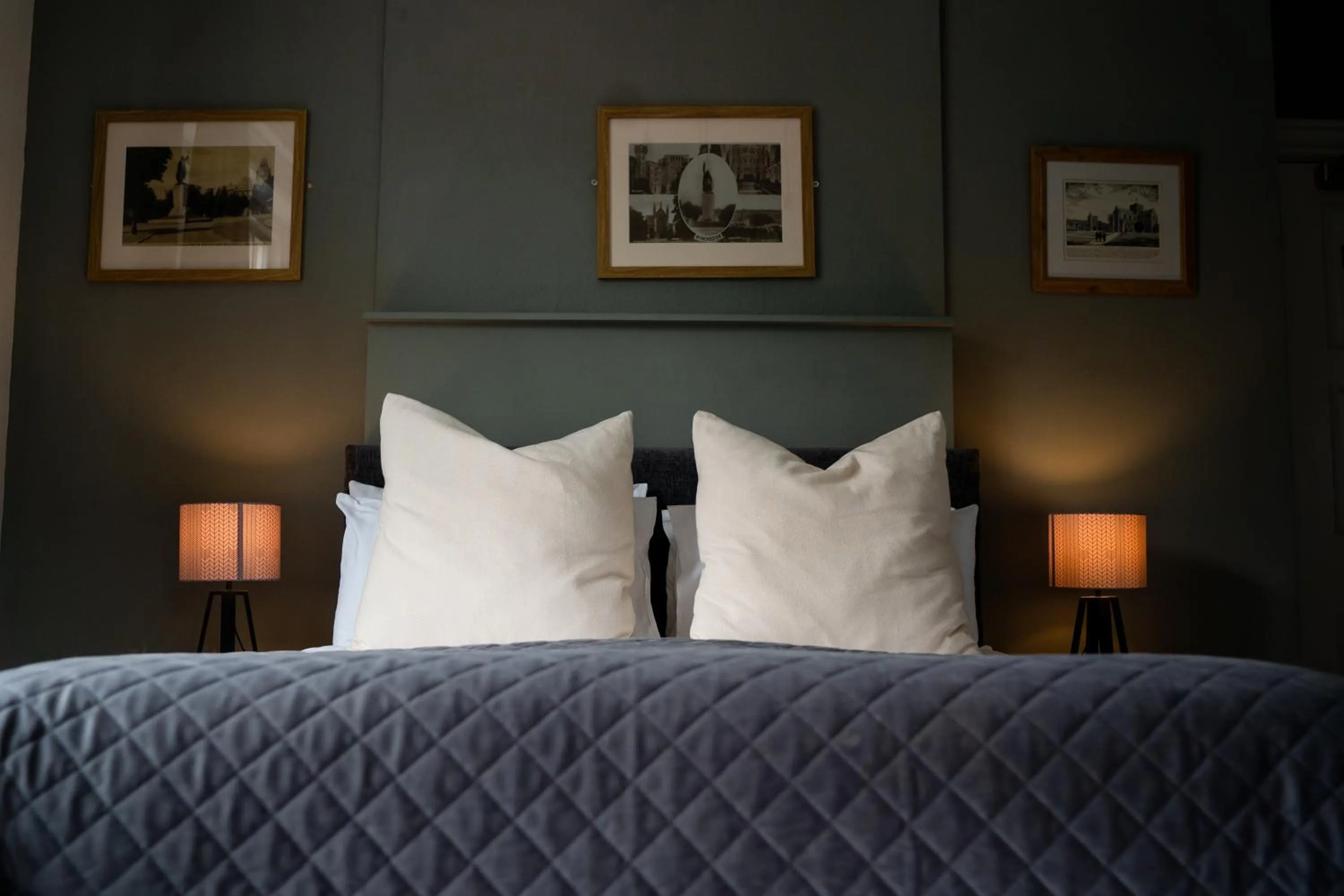 Bed in The Plough Itchen Abbas