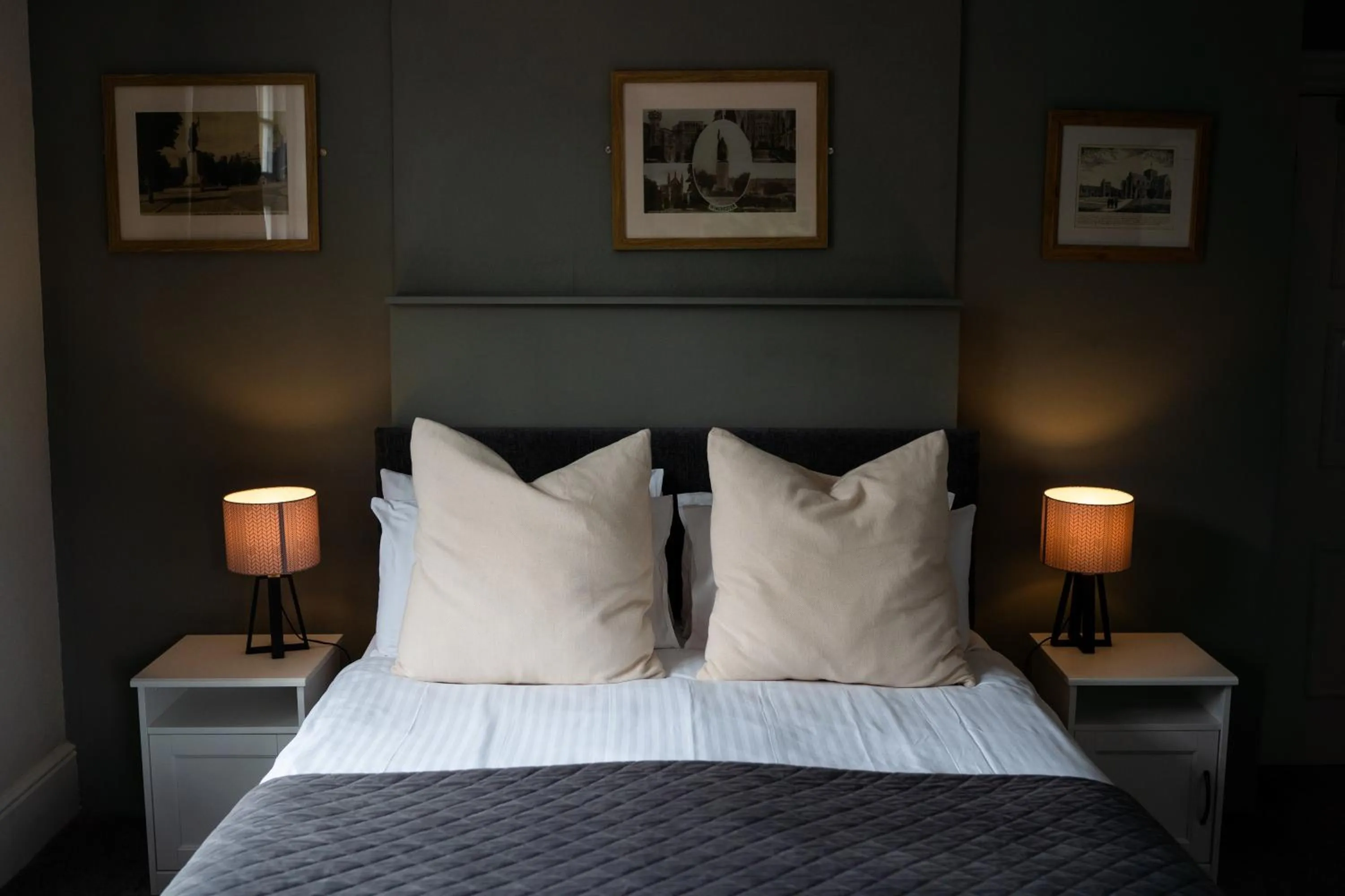 Bed in The Plough Itchen Abbas